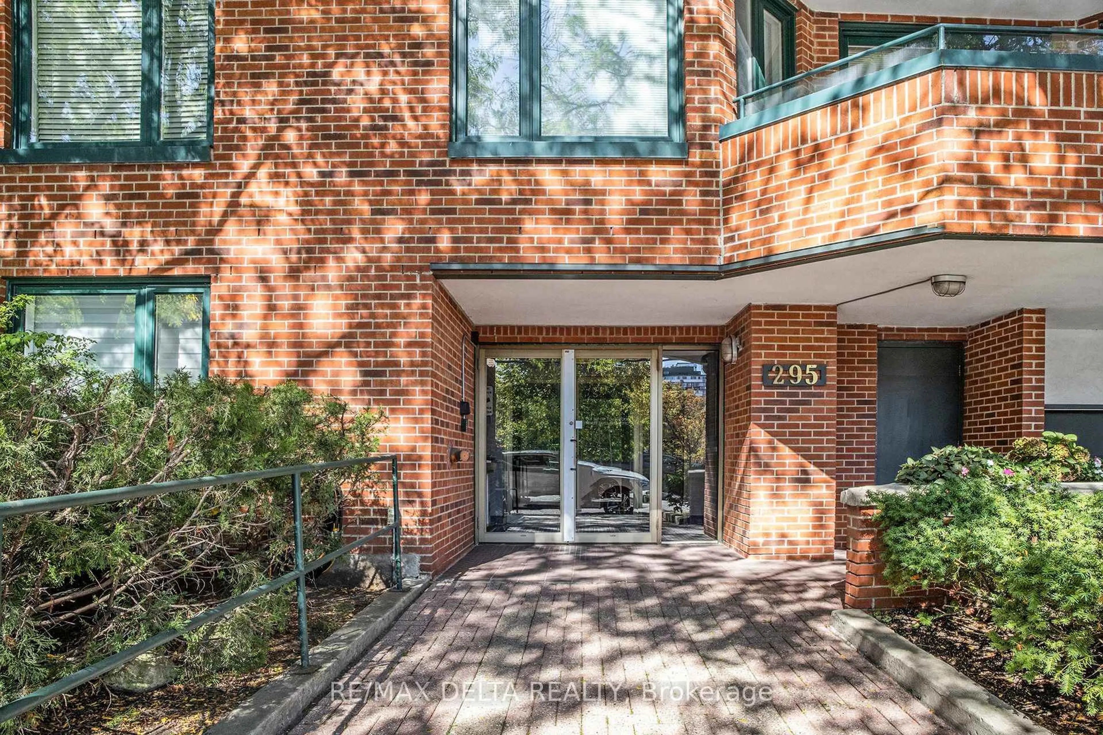 Home with brick exterior material, unknown for 295 Gilmour St #304, Ottawa Ontario K2P 0P7