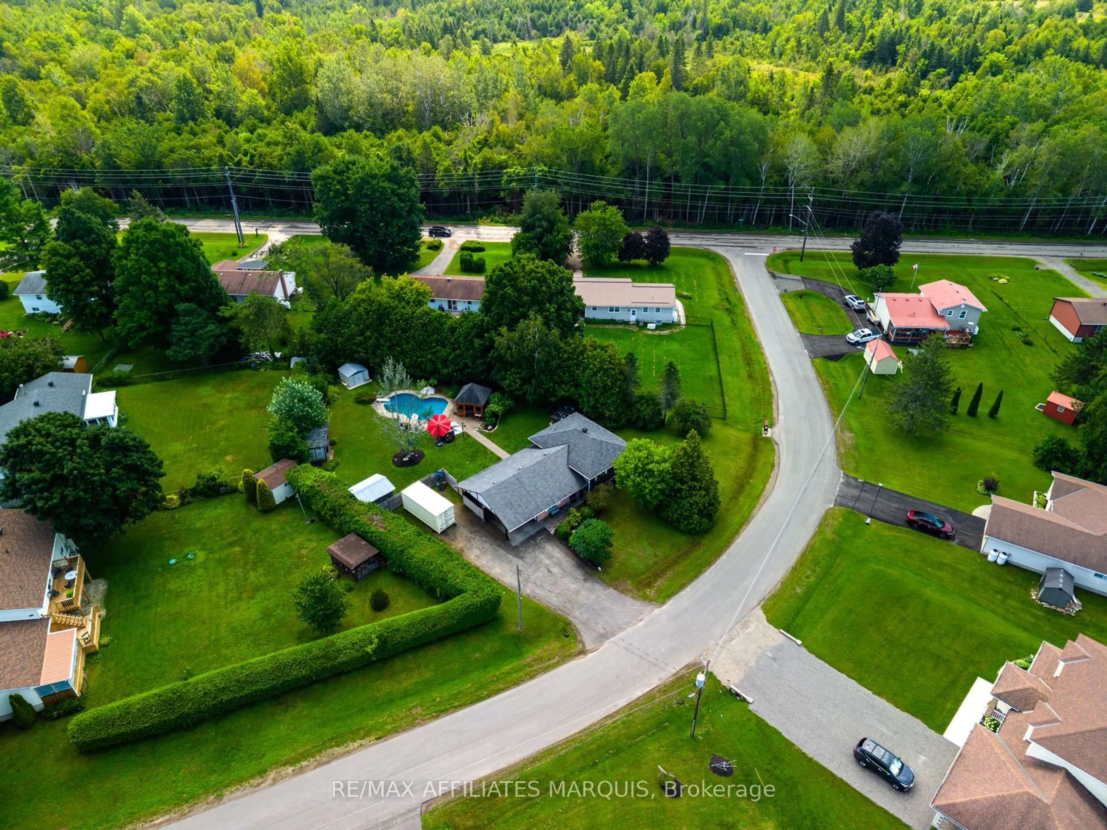 A pic from outside/outdoor area/front of a property/back of a property/a pic from drone, unknown for 3 Sunset Dr, Rideau Lakes Ontario K7A 4S5