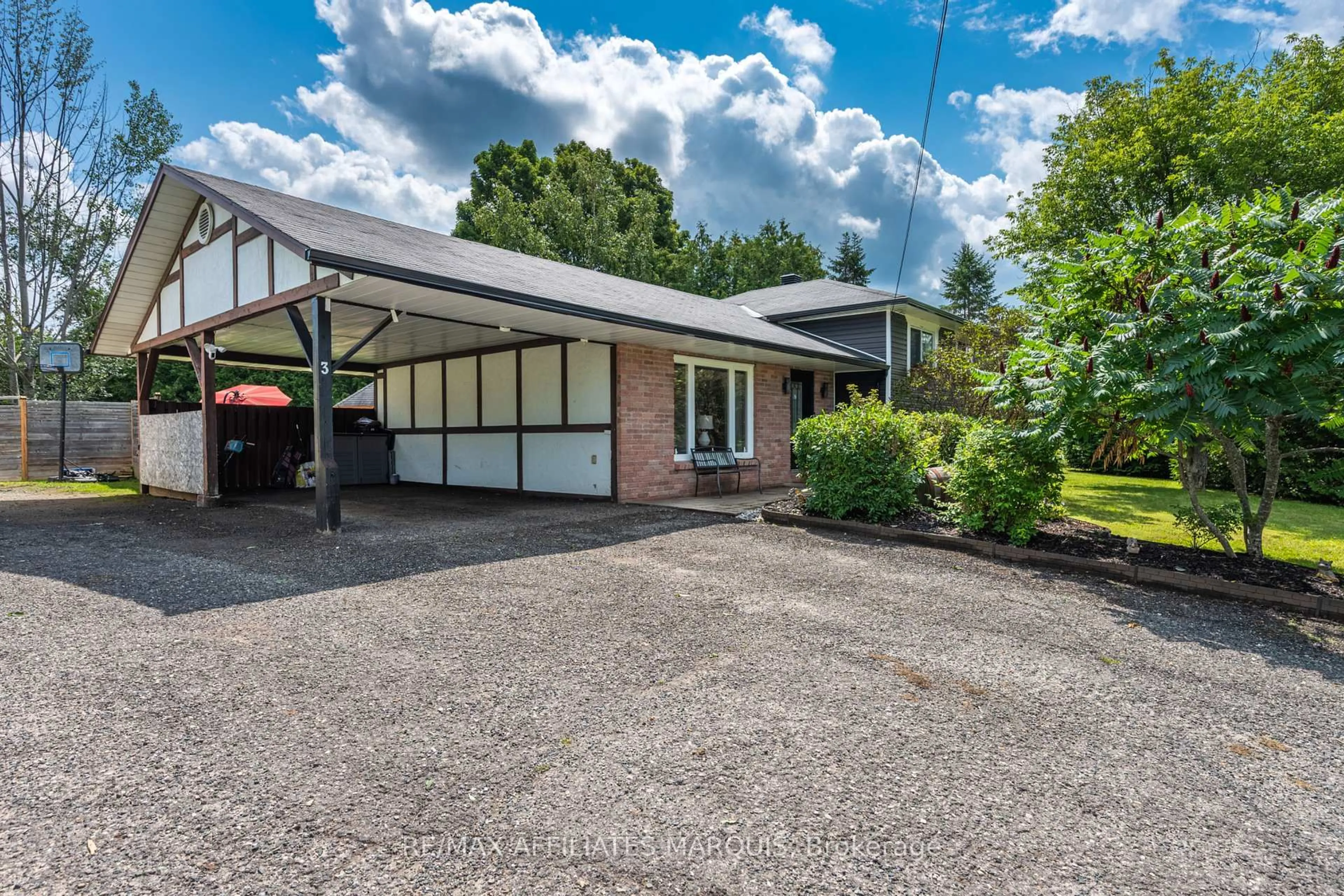 A pic from outside/outdoor area/front of a property/back of a property/a pic from drone, street for 3 Sunset Dr, Rideau Lakes Ontario K7A 4S5