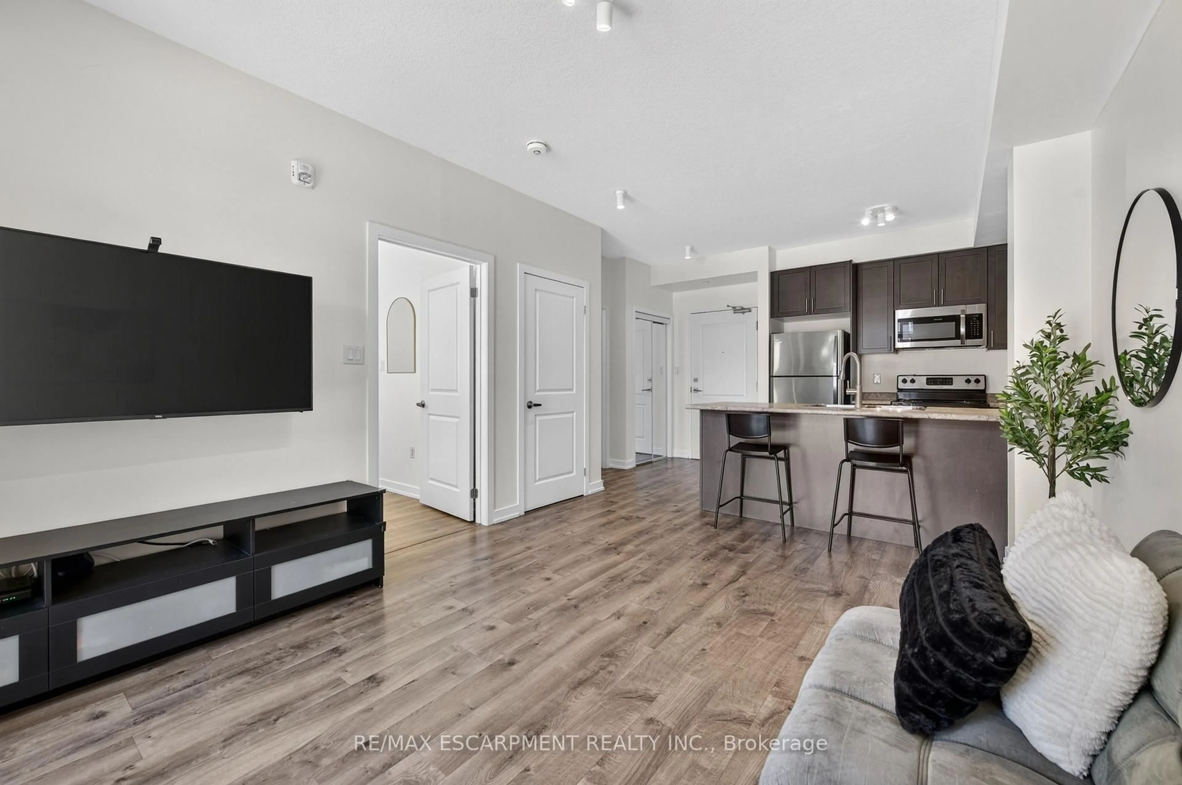 Open concept kitchen, unknown for 101 Shoreview Pl #123, Hamilton Ontario L8E 0K2