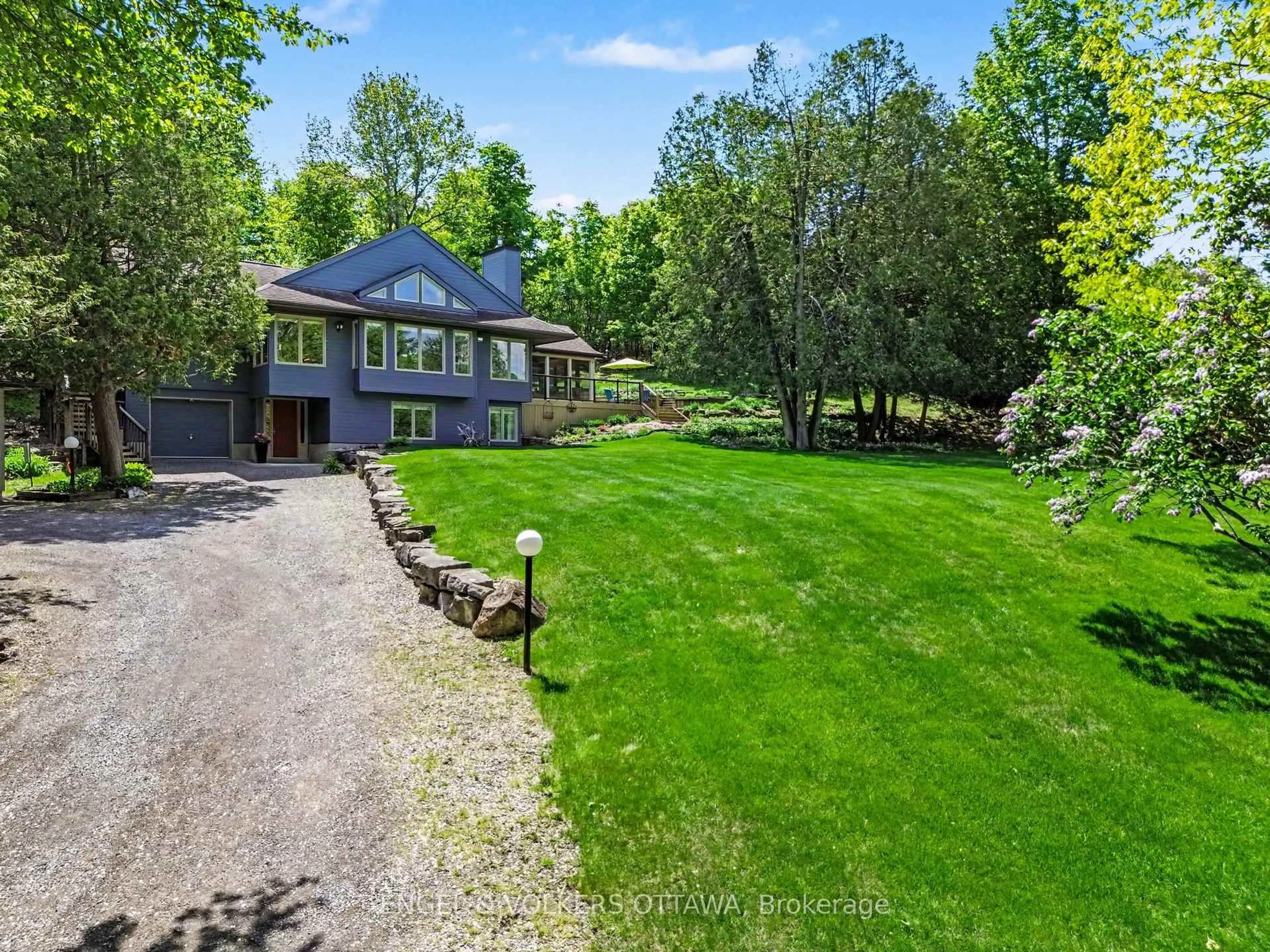 A pic from outside/outdoor area/front of a property/back of a property/a pic from drone, unknown for 4637 Northwoods Dr, Ottawa Ontario K0A 3M0