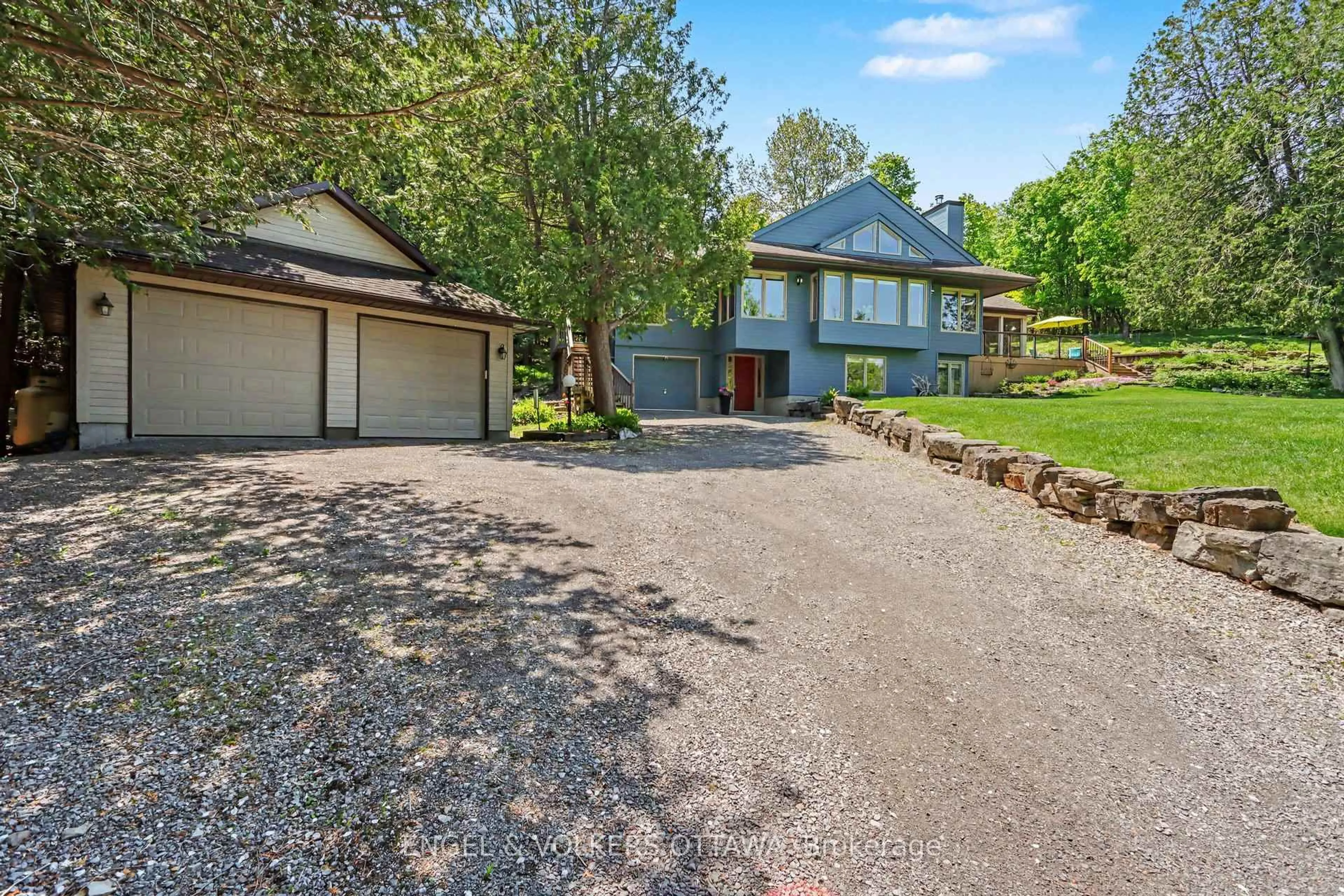 A pic from outside/outdoor area/front of a property/back of a property/a pic from drone, street for 4637 Northwoods Dr, Ottawa Ontario K0A 3M0