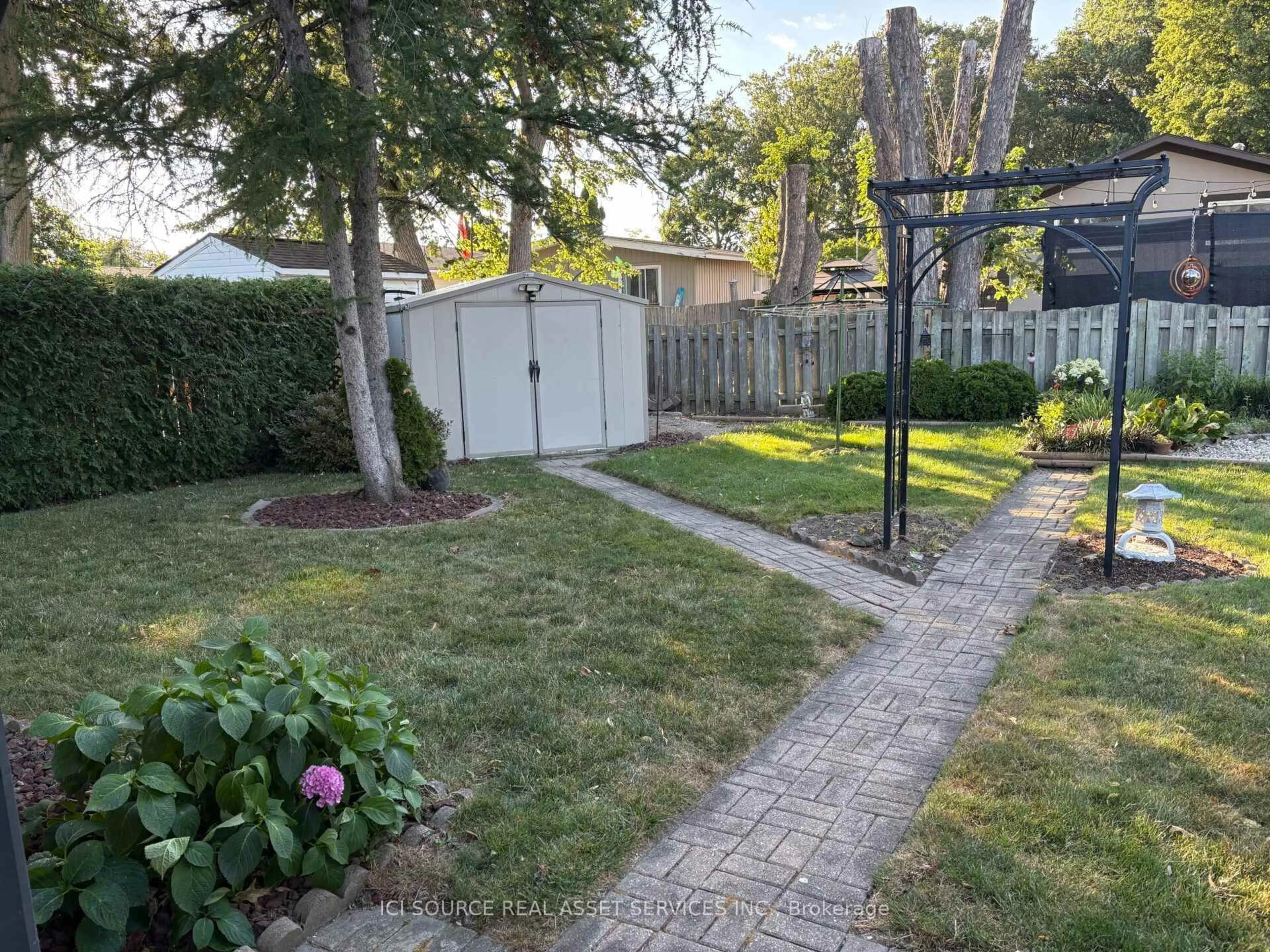 Patio, street for 9440 Chestnut Dr, Windsor Ontario N8R 1G8