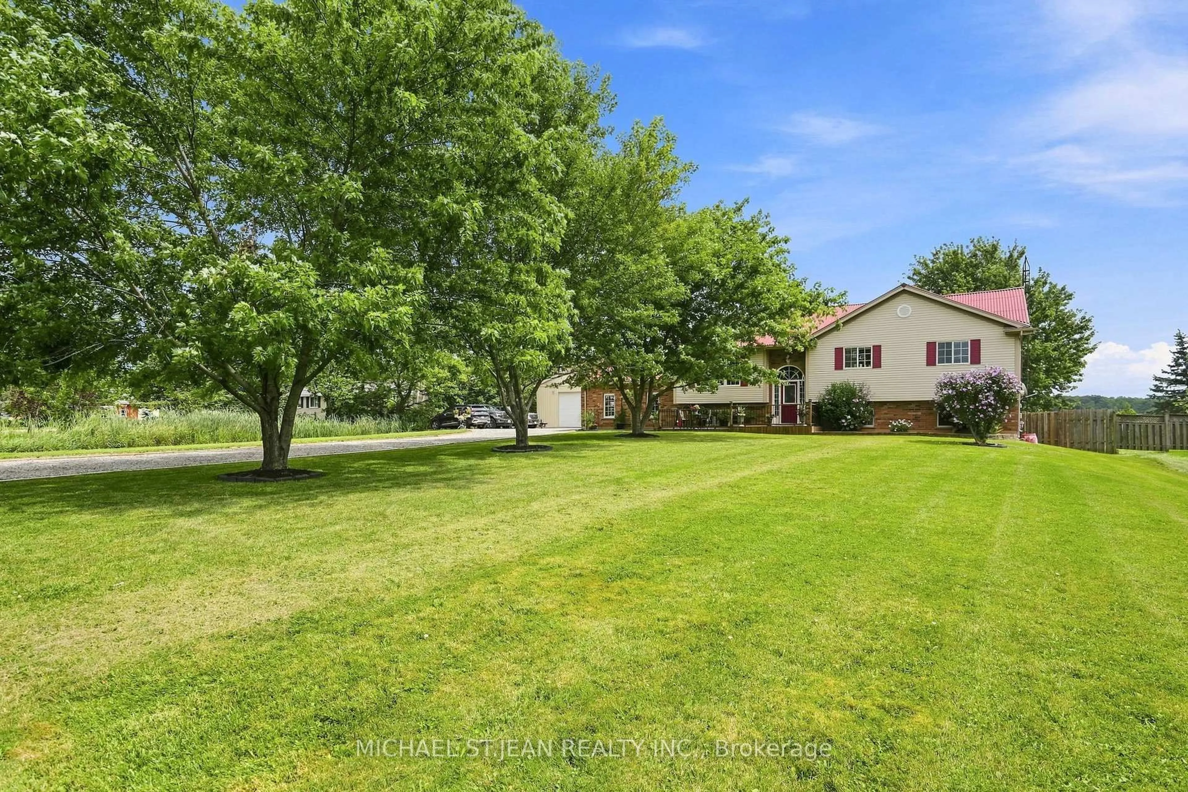 A pic from outside/outdoor area/front of a property/back of a property/a pic from drone, water/lake/river/ocean view for 3557 Grimsby Rd, Grimsby Ontario L0R 1M0