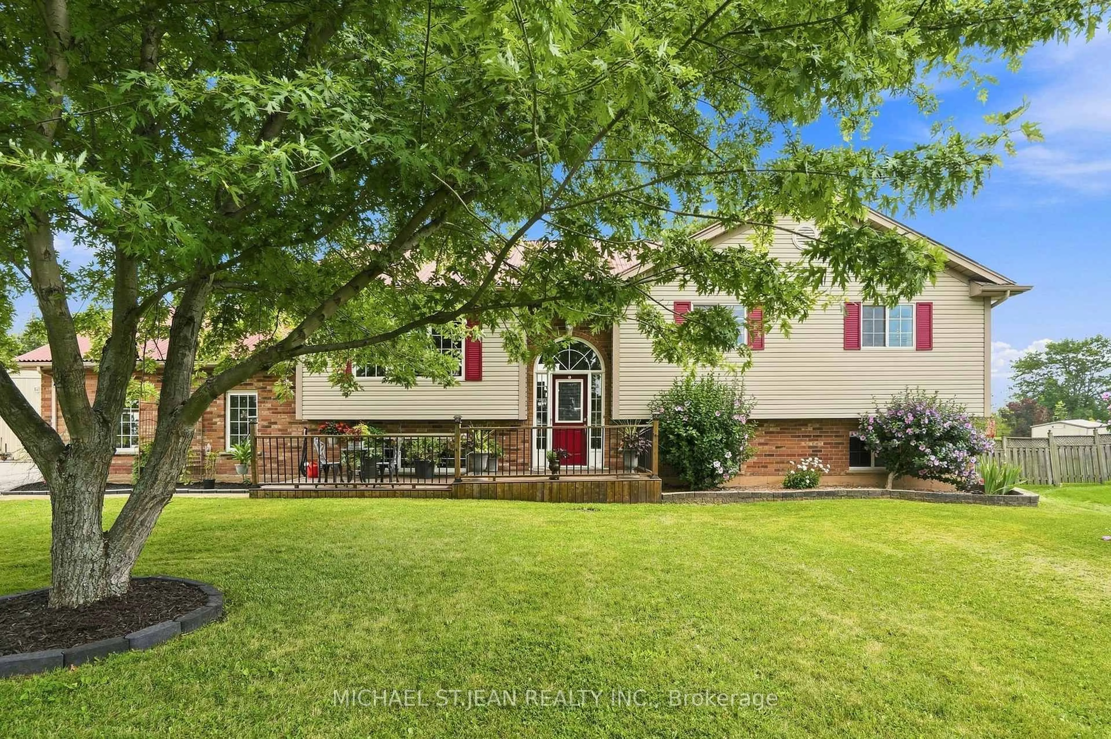 Home with brick exterior material, street for 3557 Grimsby Rd, Grimsby Ontario L0R 1M0
