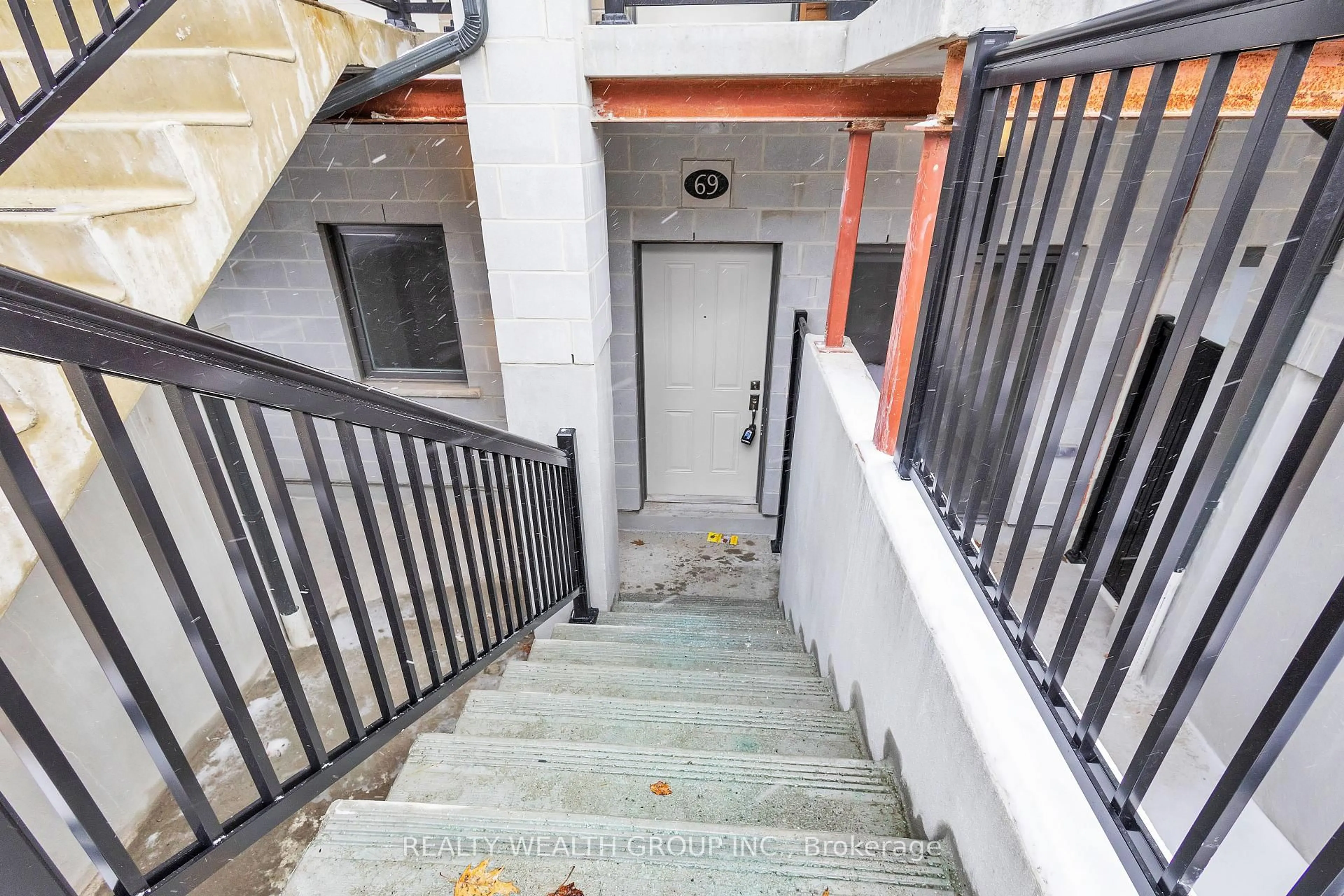 Stairs for 25 ISHERWOOD Ave #69, Cambridge Ontario N1R 0E2