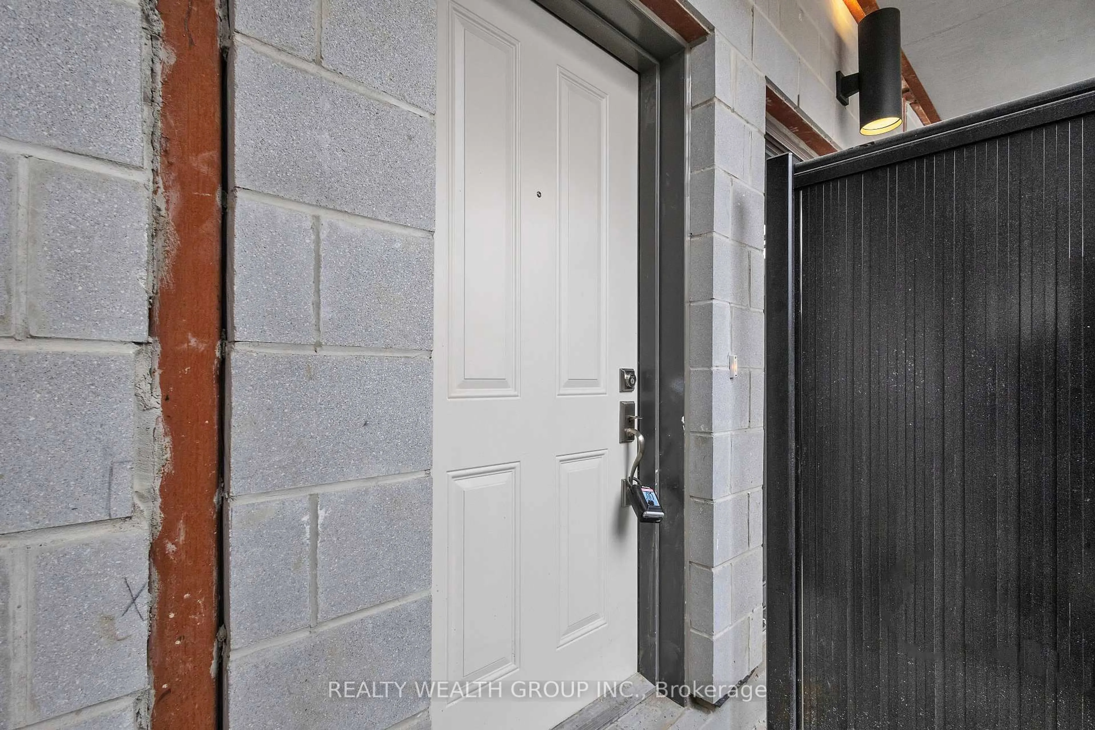 Indoor entryway for 25 ISHERWOOD Ave #69, Cambridge Ontario N1R 0E2