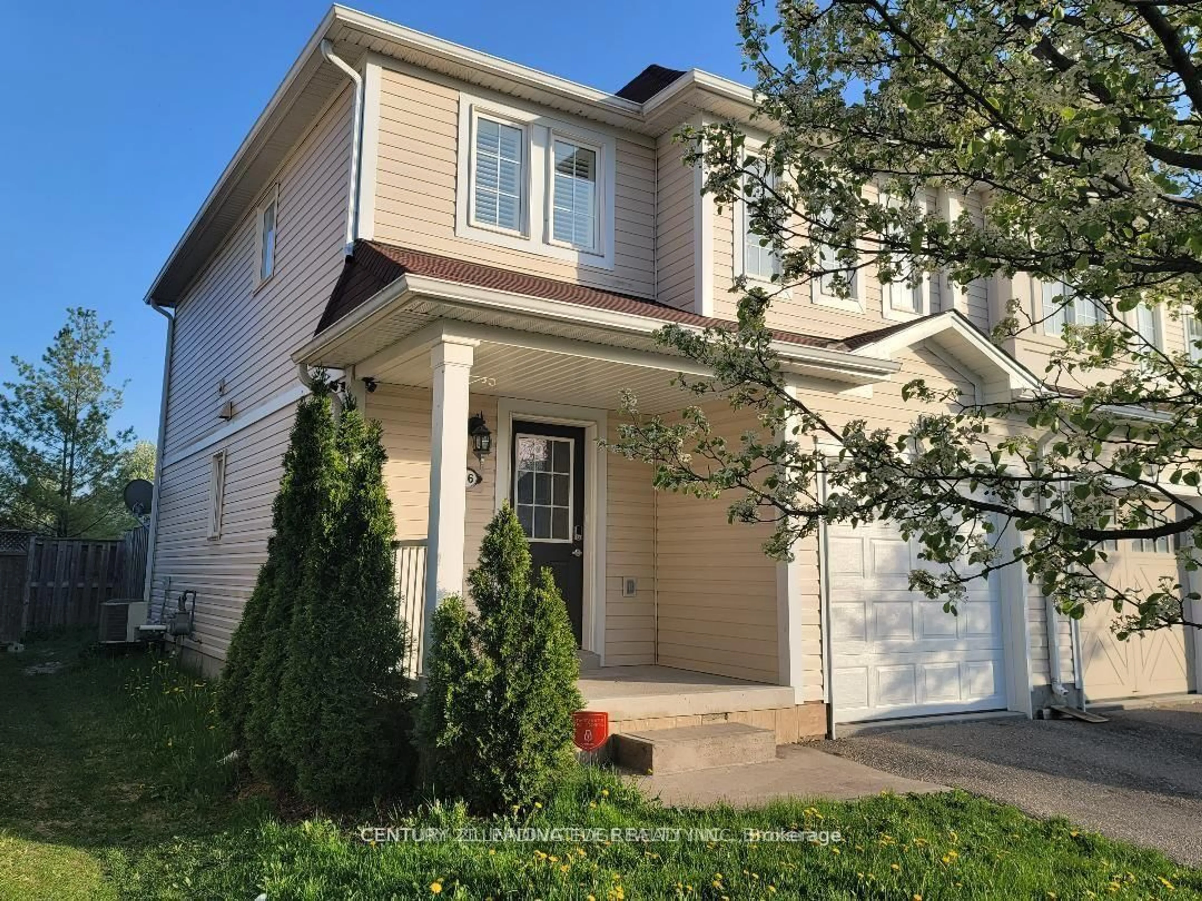 Home with vinyl exterior material, street for 26 Duncan Ave, Brantford Ontario N3T 0C4