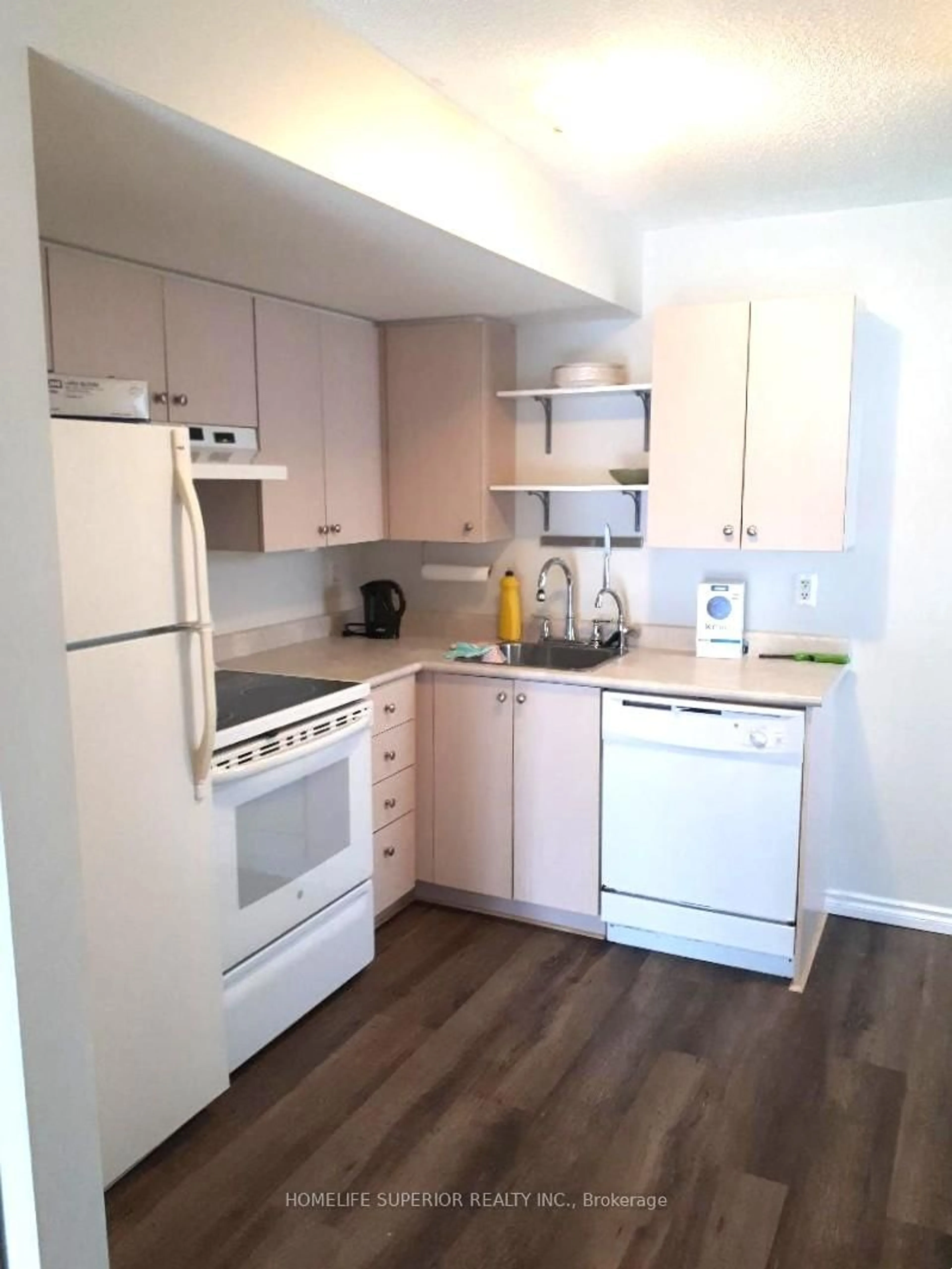 Standard kitchen, wood/laminate floor for 139 Brighton St #12C, Waterloo Ontario N2J 4Z5