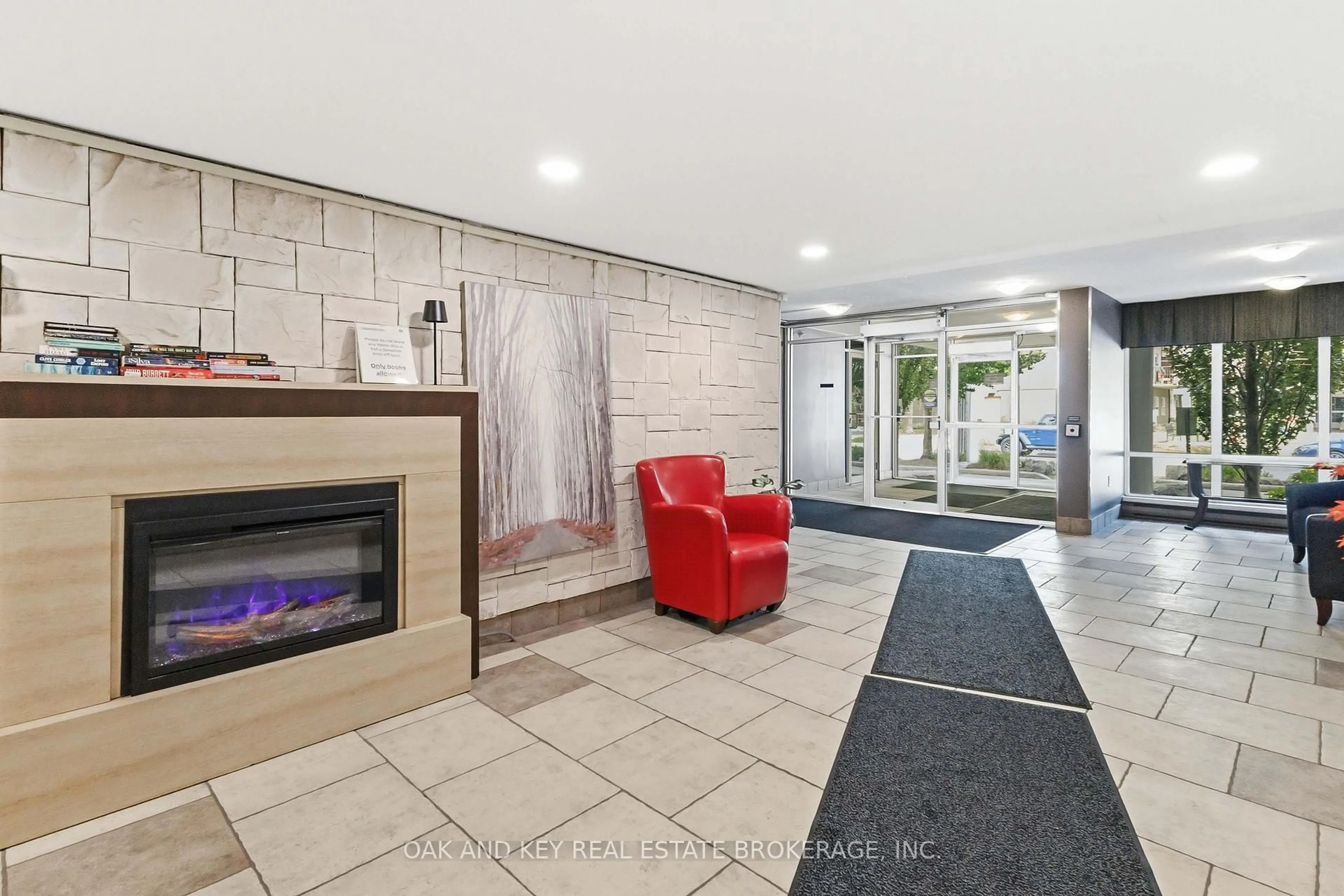 Lobby for 155 KENT St #804, London East Ontario N6A 5N7