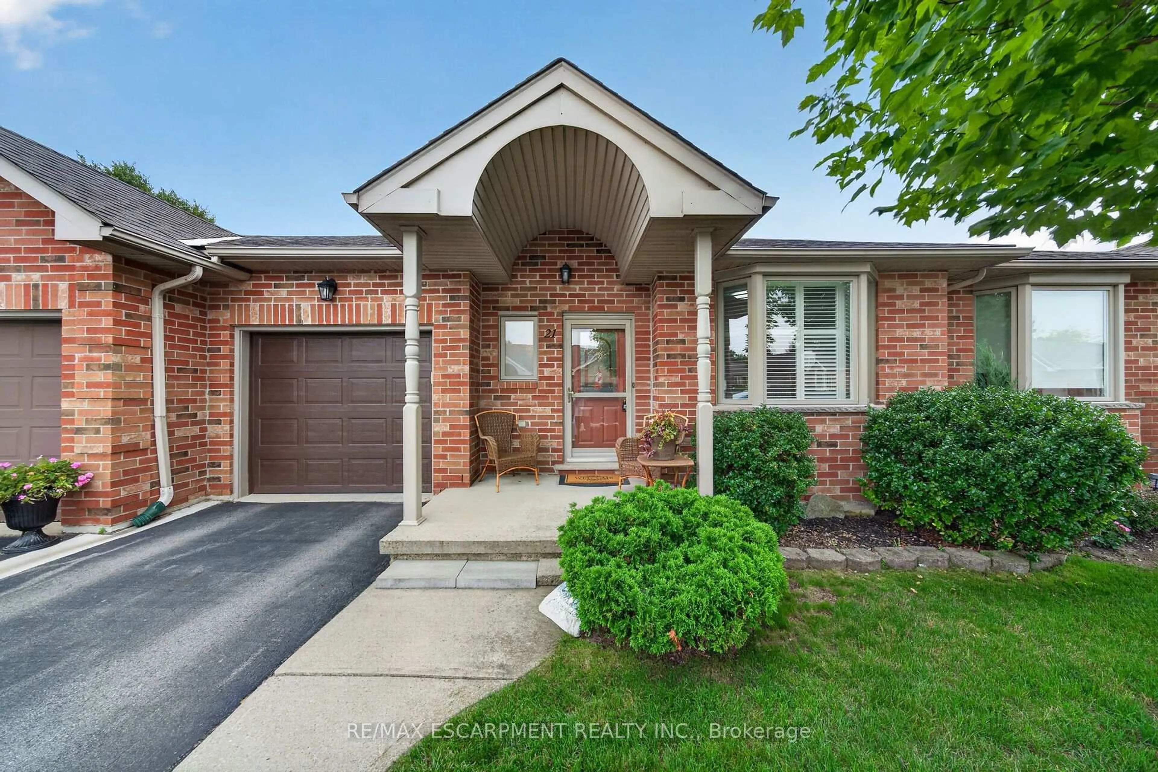 Home with brick exterior material, street for 21 TWENTYPLACE Blvd, Hamilton Ontario L0R 1W0