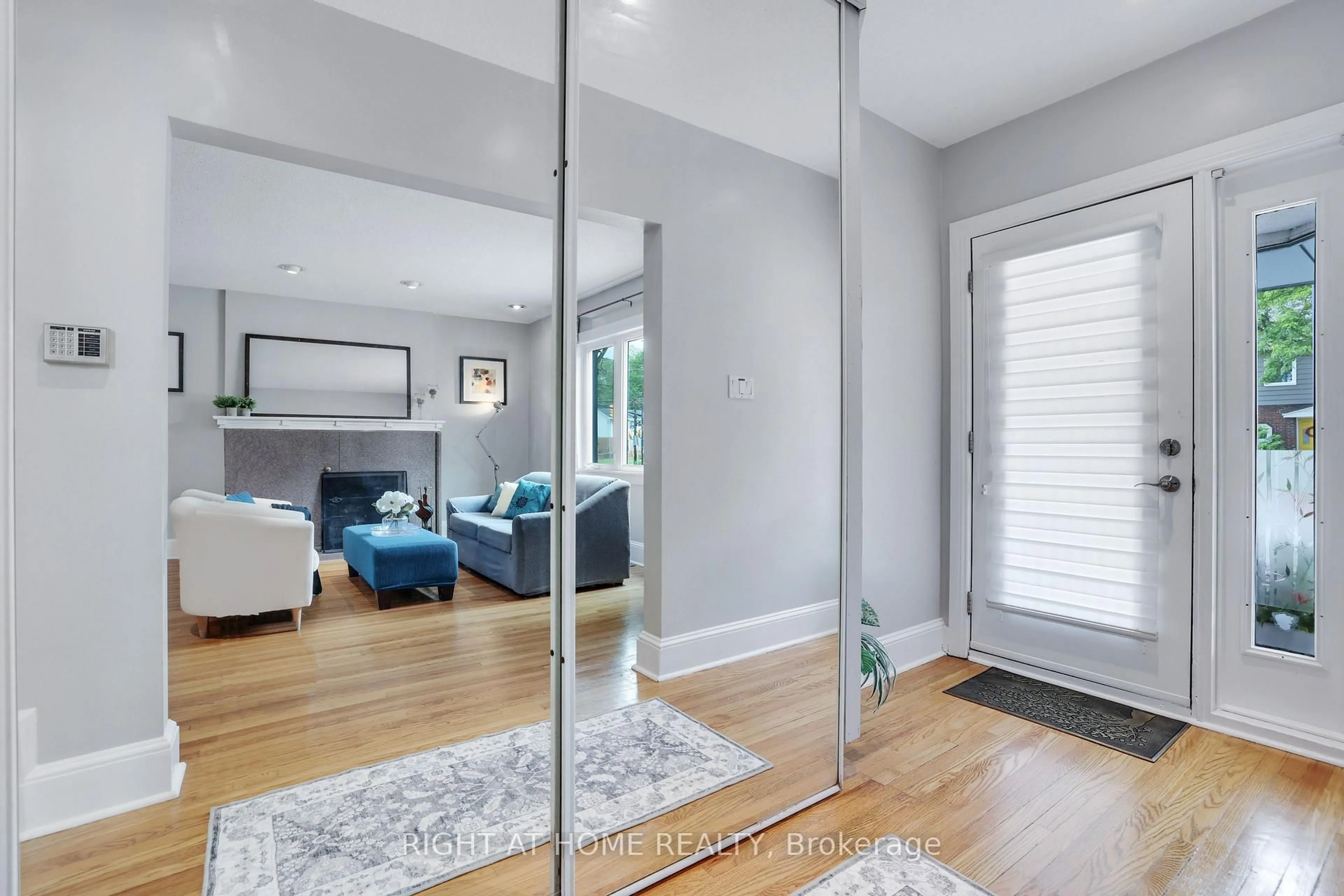 Indoor entryway for 333 Main St, Ottawa Ontario K1S 1C8