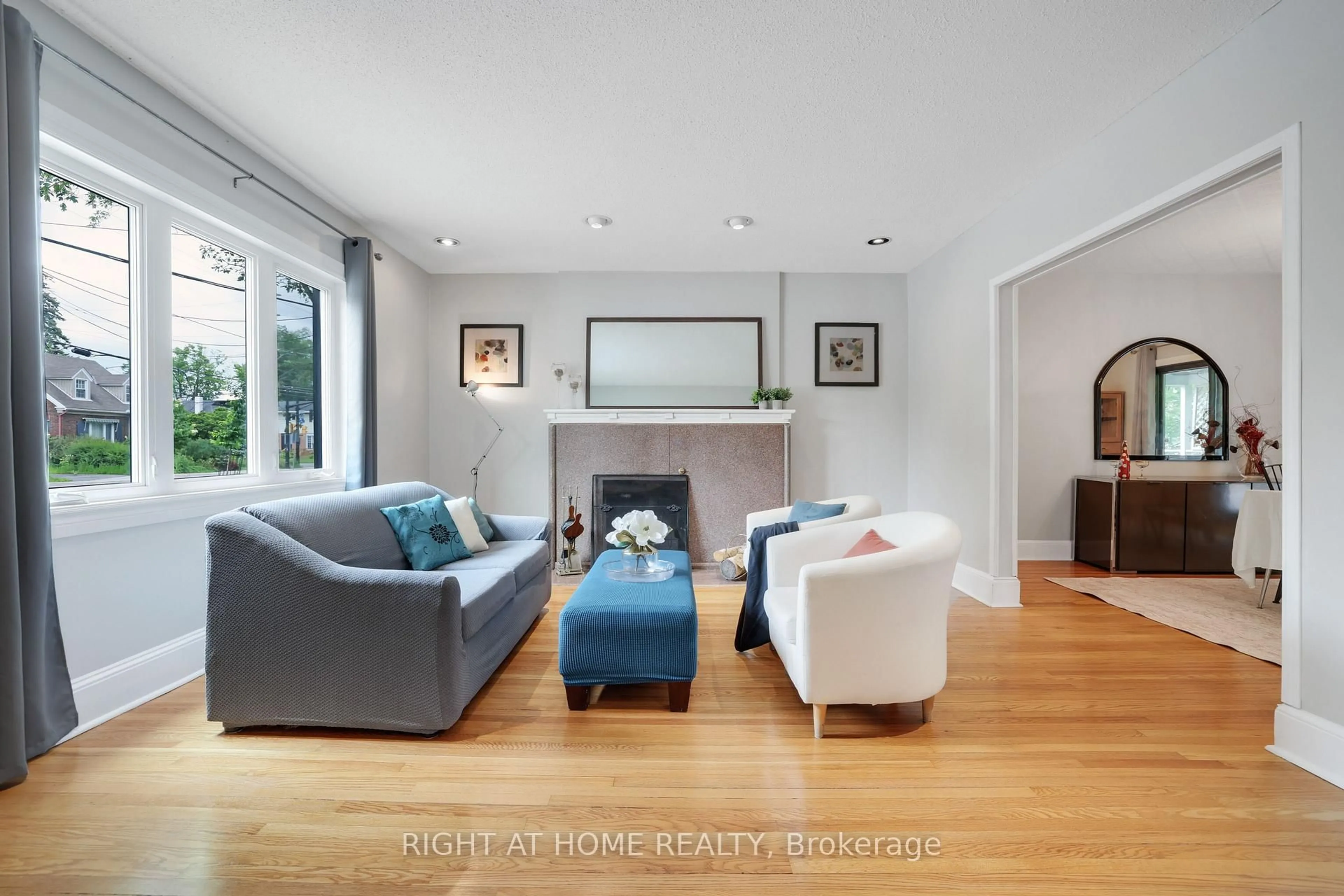 Living room with furniture, wood/laminate floor for 333 Main St, Ottawa Ontario K1S 1C8