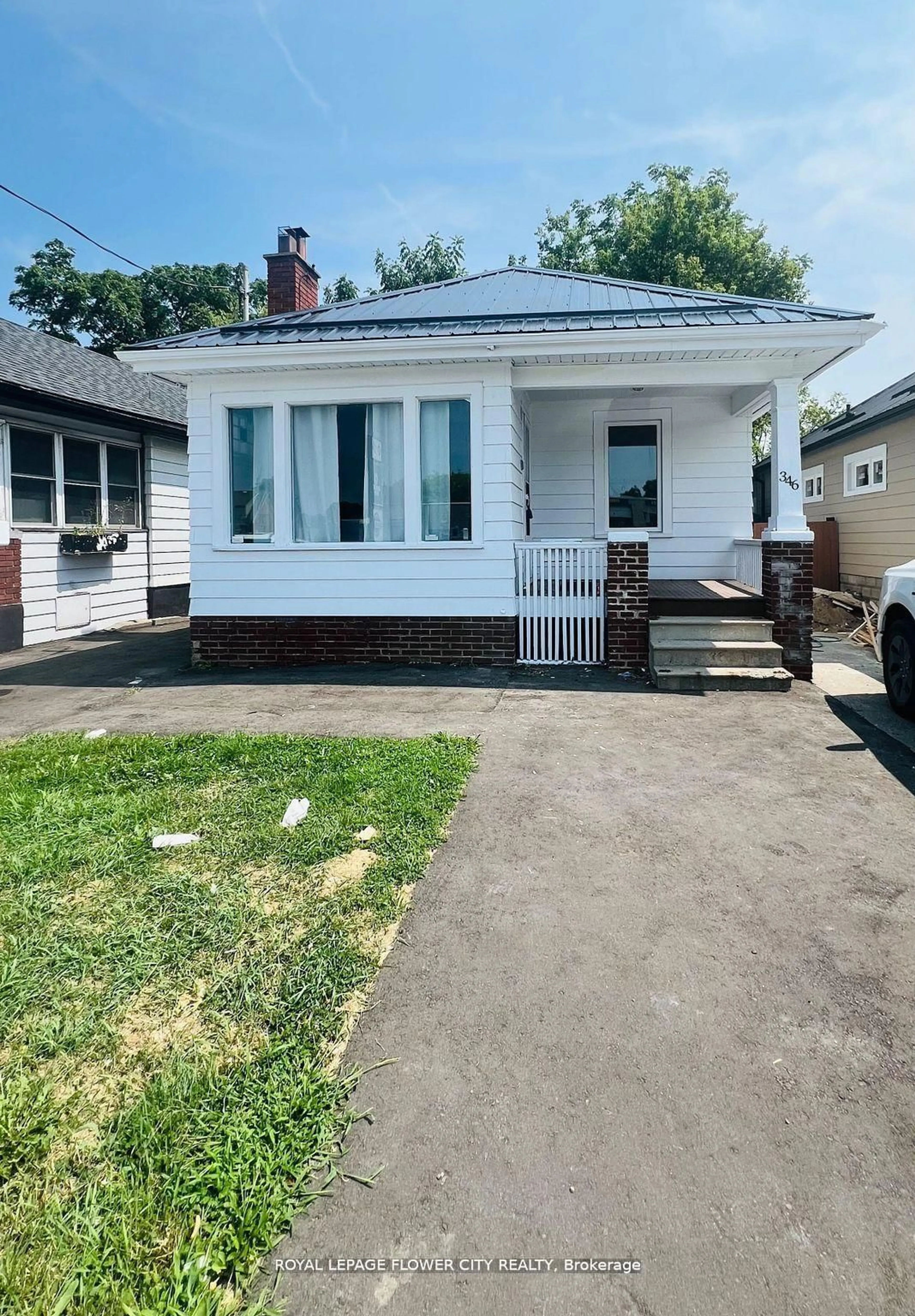 Home with vinyl exterior material, street for 346 Wharncliffe Rd, London South Ontario N6J 2L8