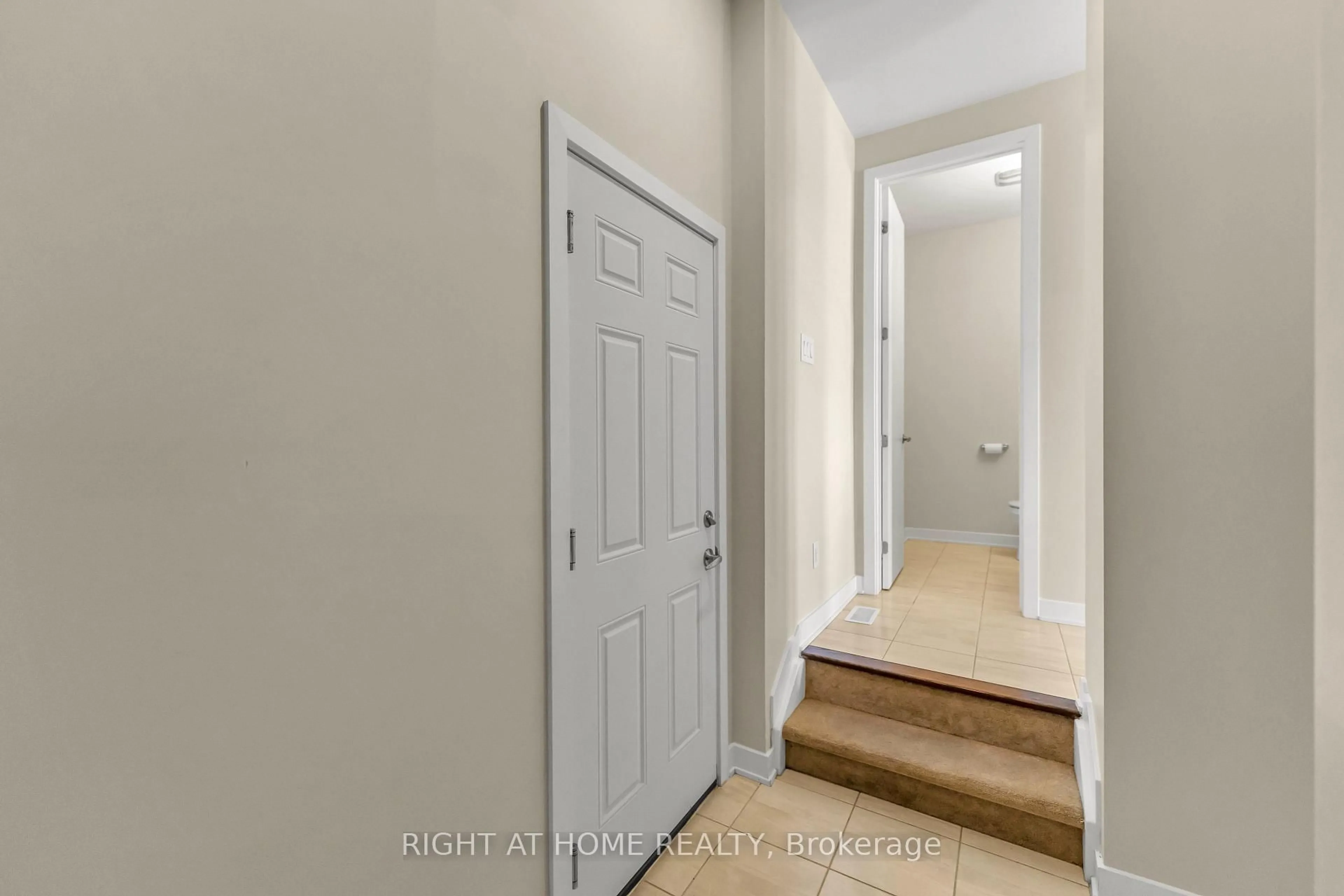 Indoor entryway for 6319 Perth St, Richmond Ontario K0A 2Z0