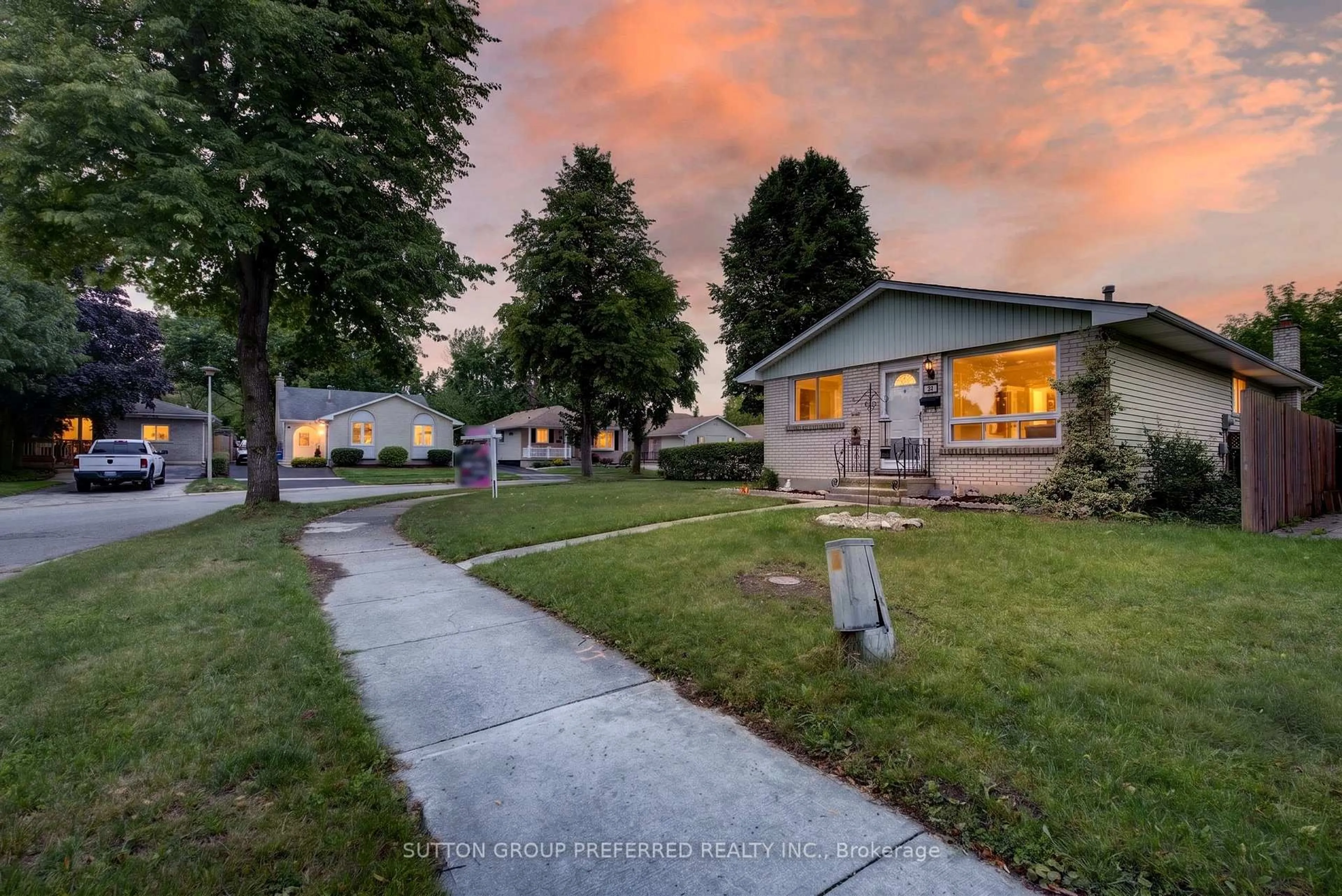 A pic from outside/outdoor area/front of a property/back of a property/a pic from drone, street for 53 Renny Cres, London South Ontario N6E 2C4