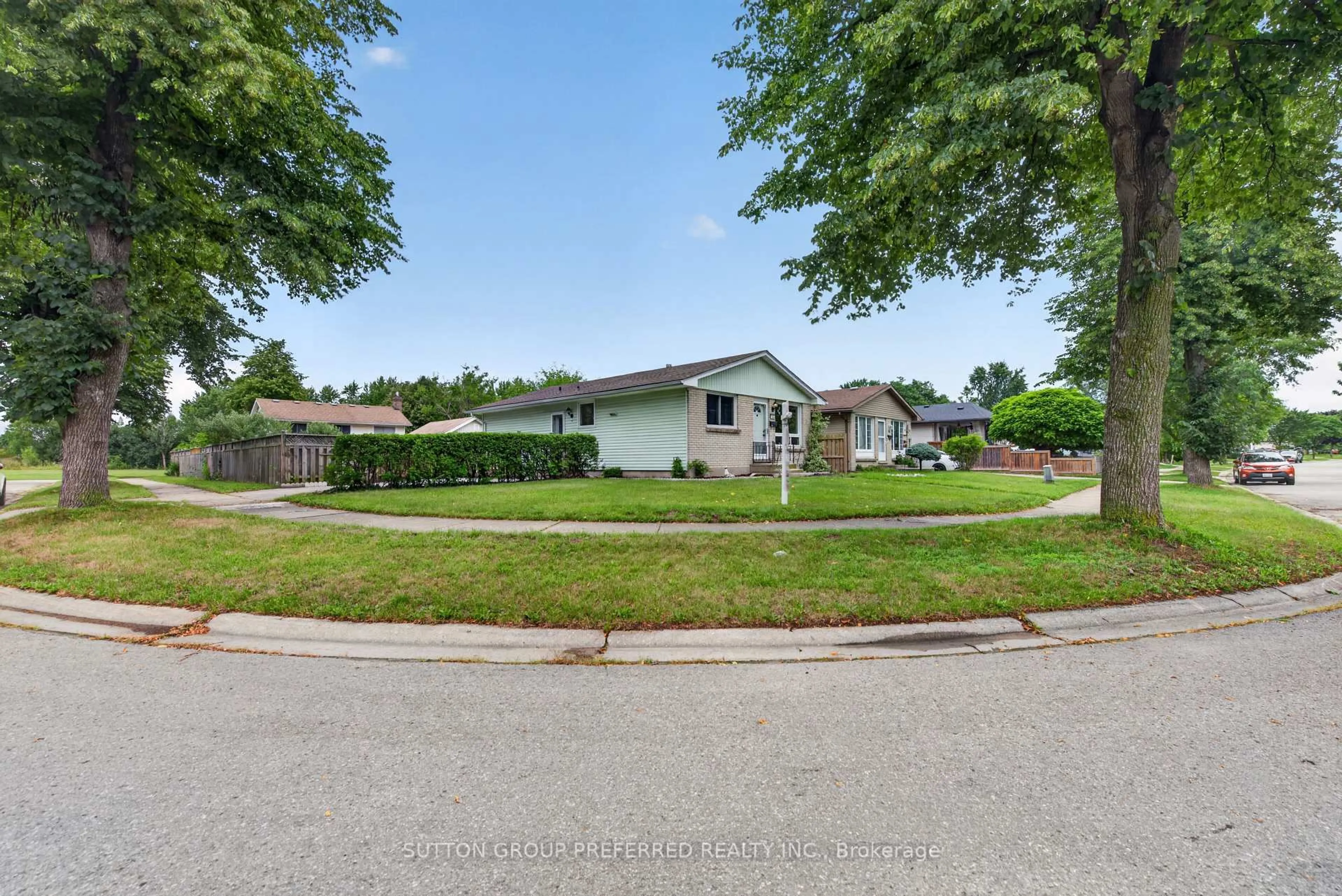 A pic from outside/outdoor area/front of a property/back of a property/a pic from drone, street for 53 Renny Cres, London South Ontario N6E 2C4