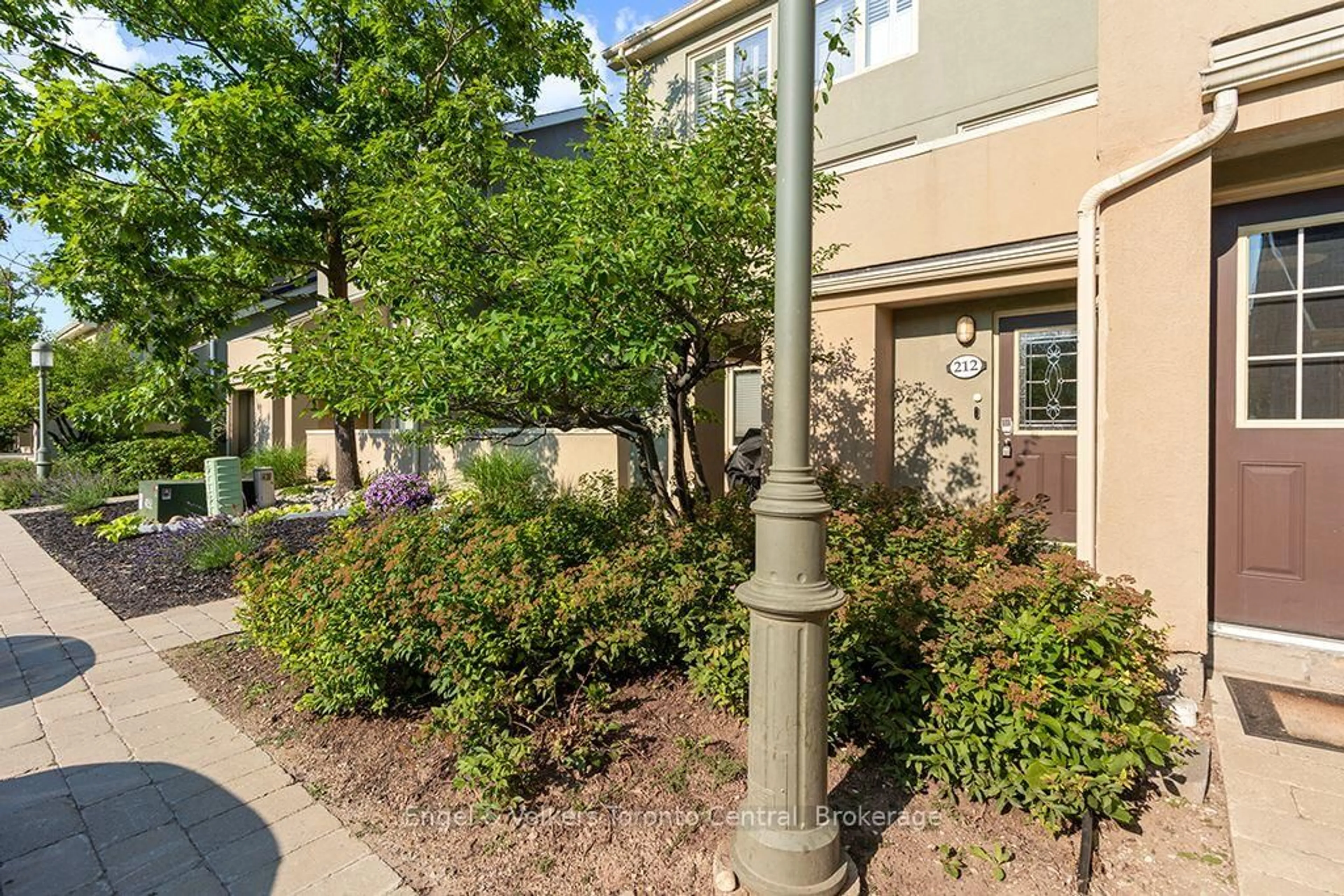 Patio, street for 107 Wintergreen Pl #212, Blue Mountains Ontario L9Y 0P8