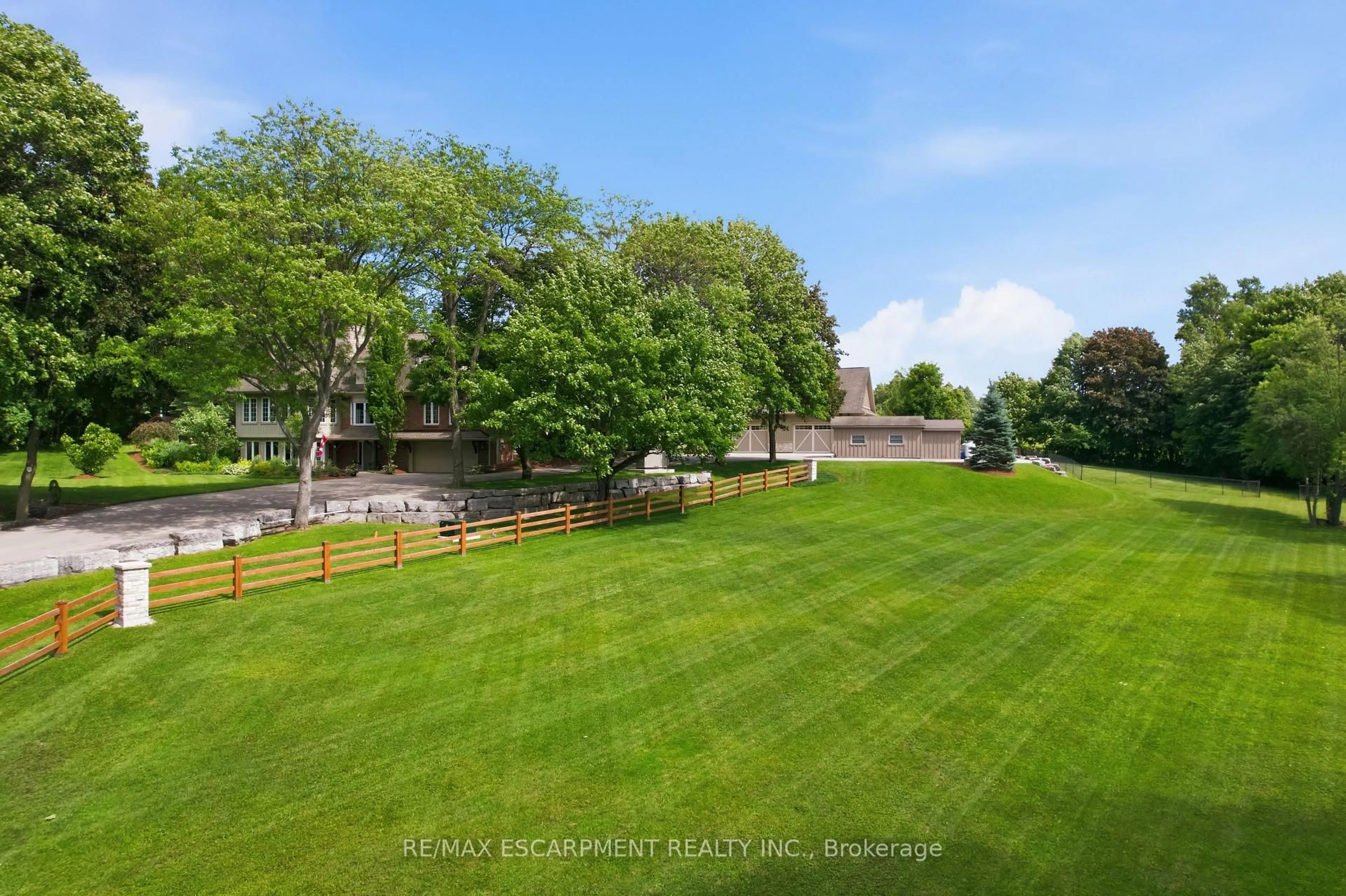 A pic from outside/outdoor area/front of a property/back of a property/a pic from drone, unknown for 314 7th Concession Rd, Hamilton Ontario L8B 1T5