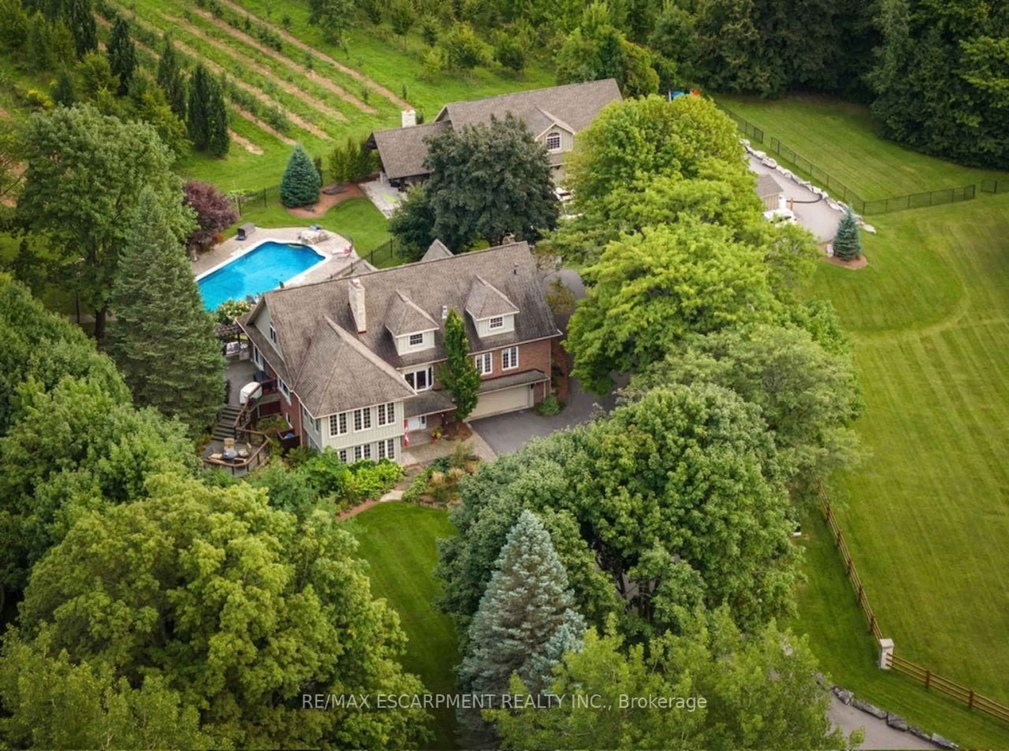 A pic from outside/outdoor area/front of a property/back of a property/a pic from drone, unknown for 314 7th Concession Rd, Hamilton Ontario L8B 1T5