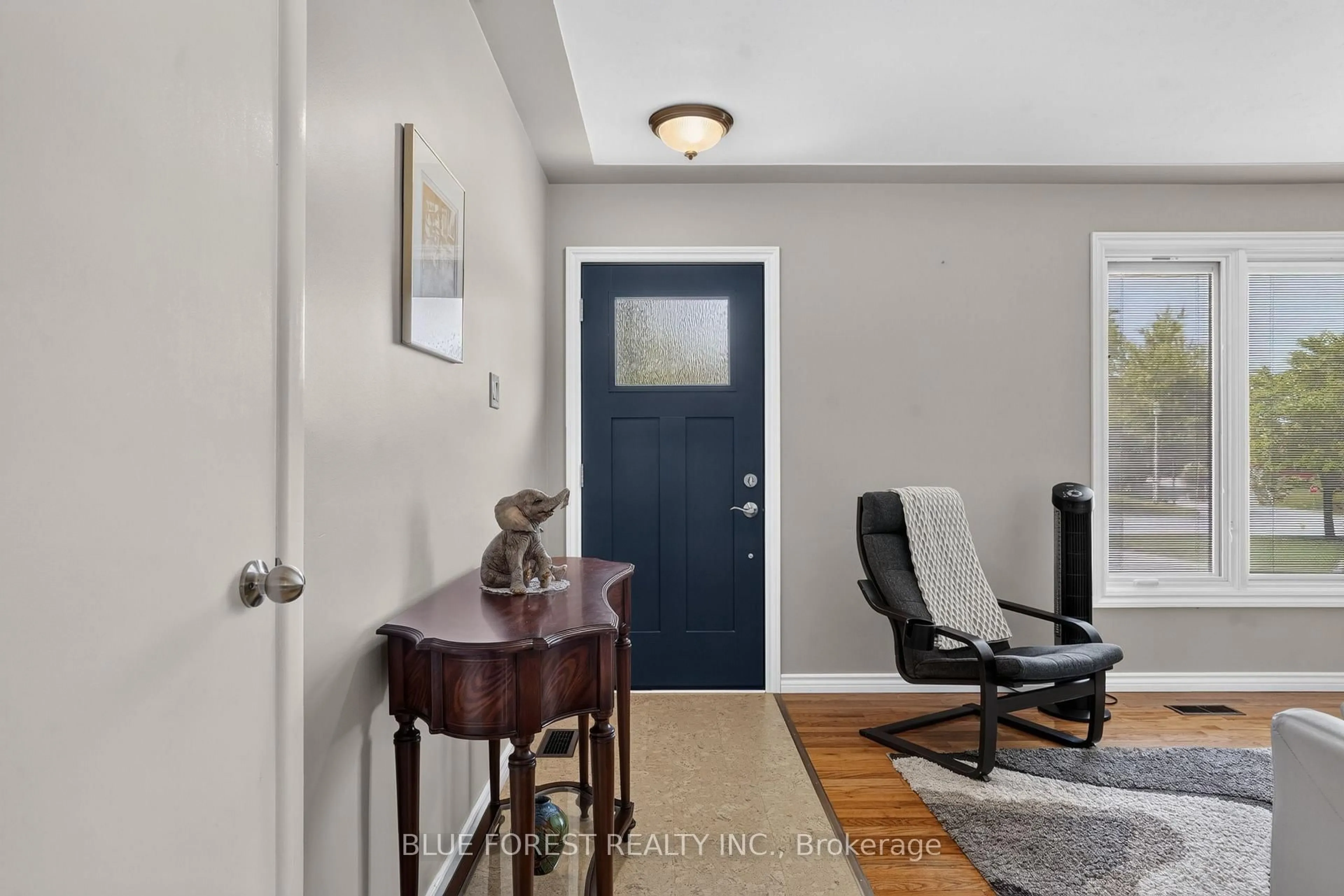 Indoor entryway for 926 Eagle Cres, London South Ontario N5Z 3H7