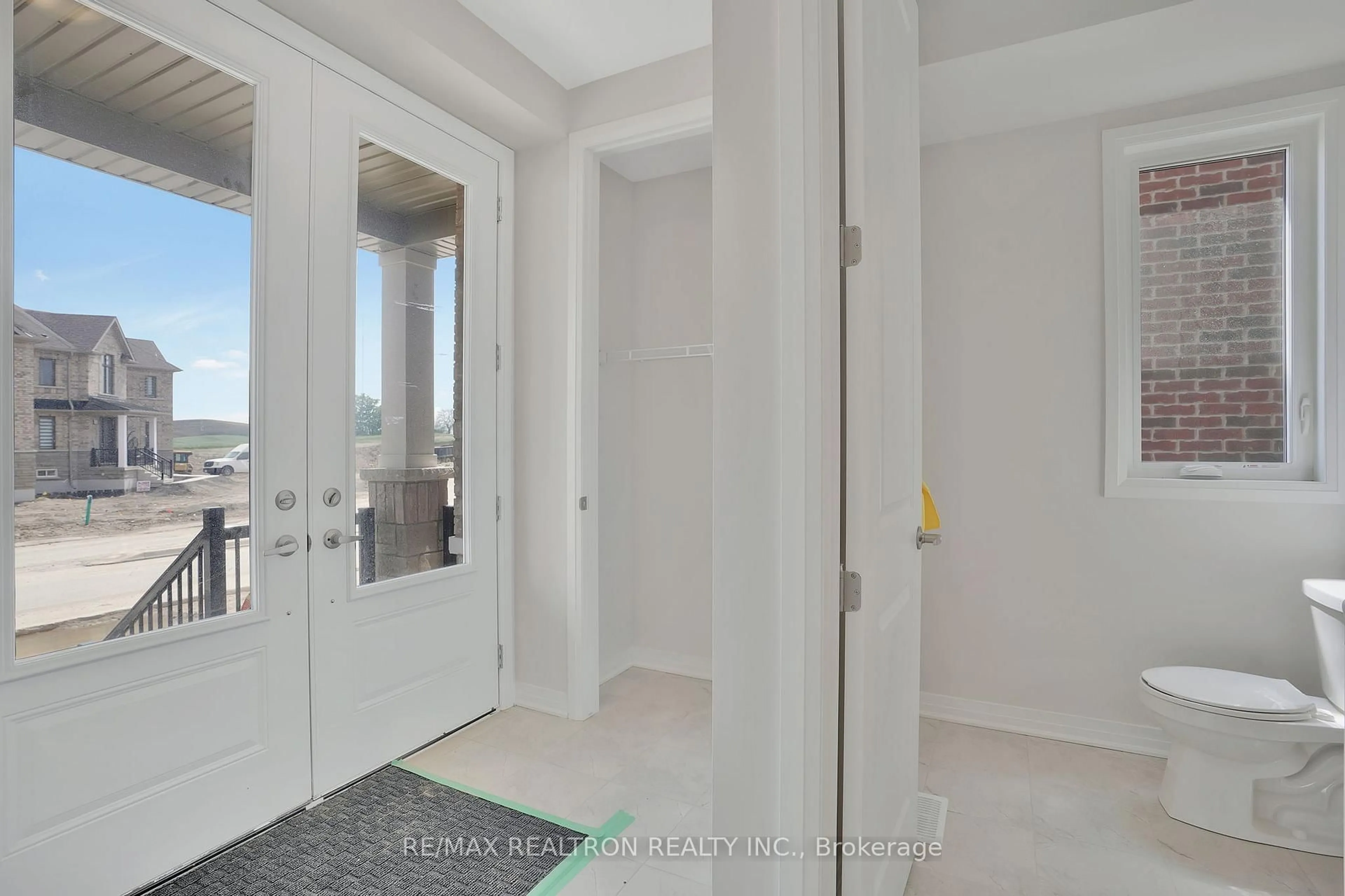 Indoor entryway for 184 Leslie Davis St, North Dumfries Ontario N0B 1E0