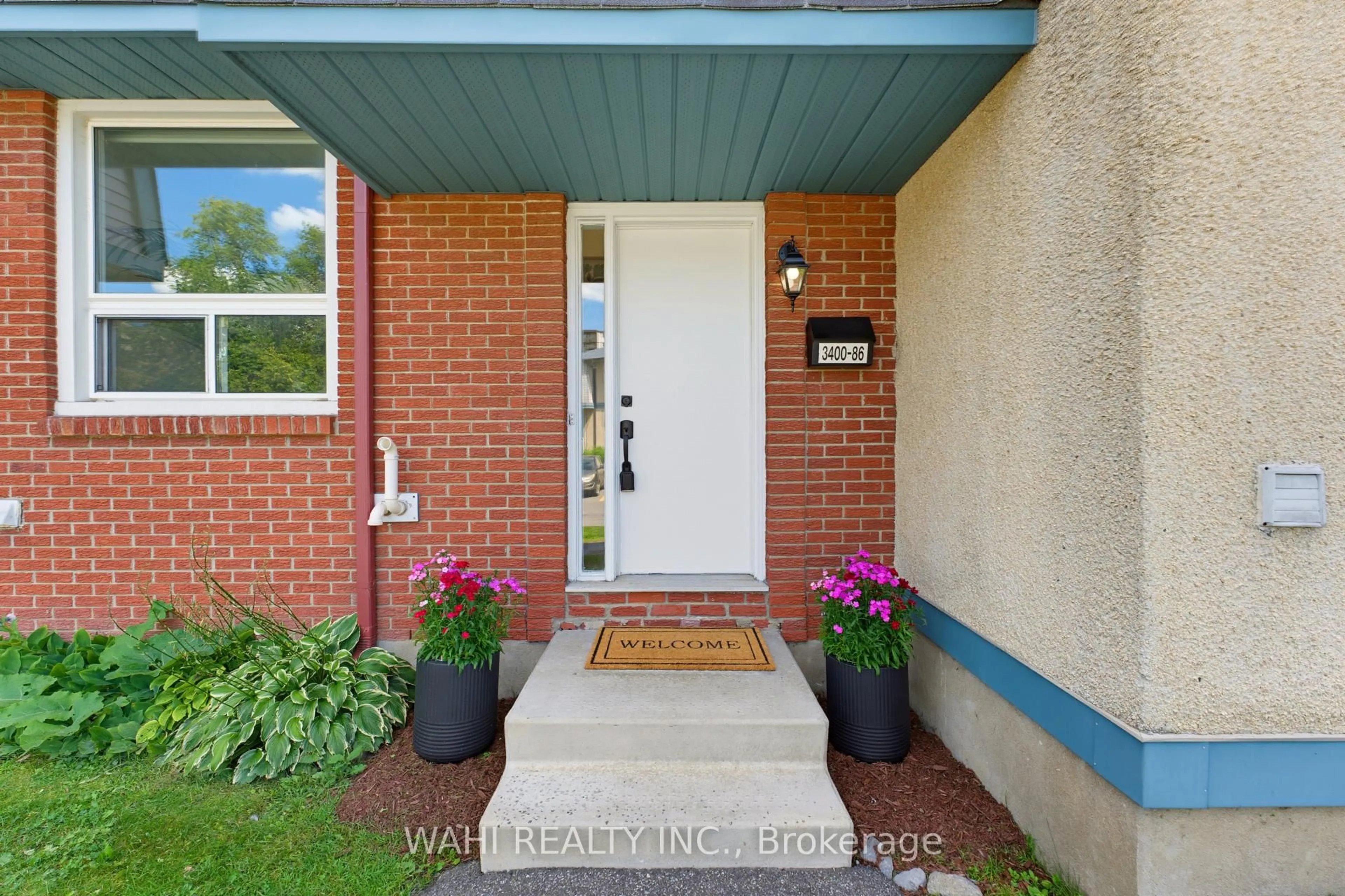 Indoor entryway for 3400 Paul Anka Dr #86, Ottawa Ontario K1V 0C9