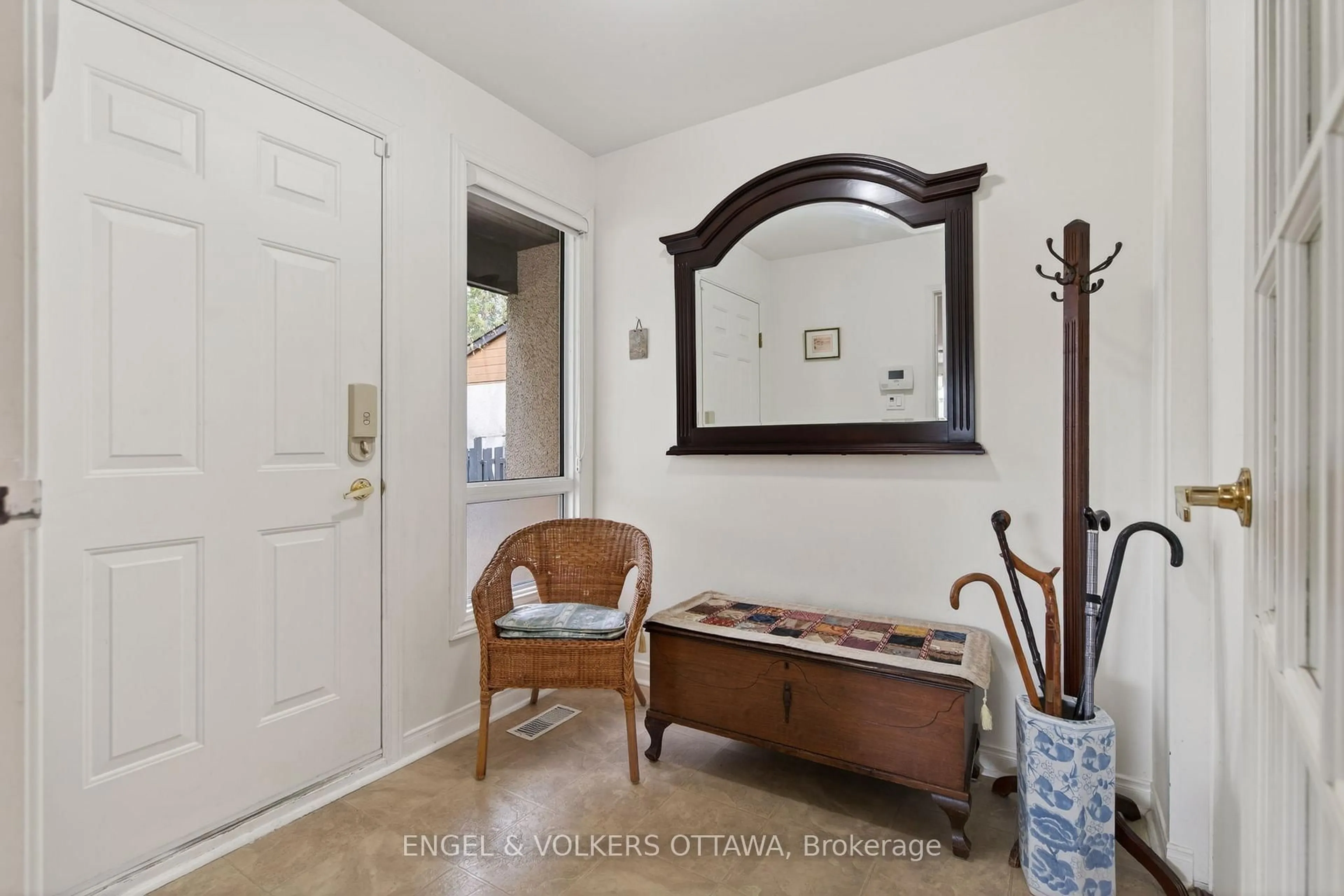 Indoor entryway for 3344 Uplands Dr #77, Ottawa Ontario K1V 9R9