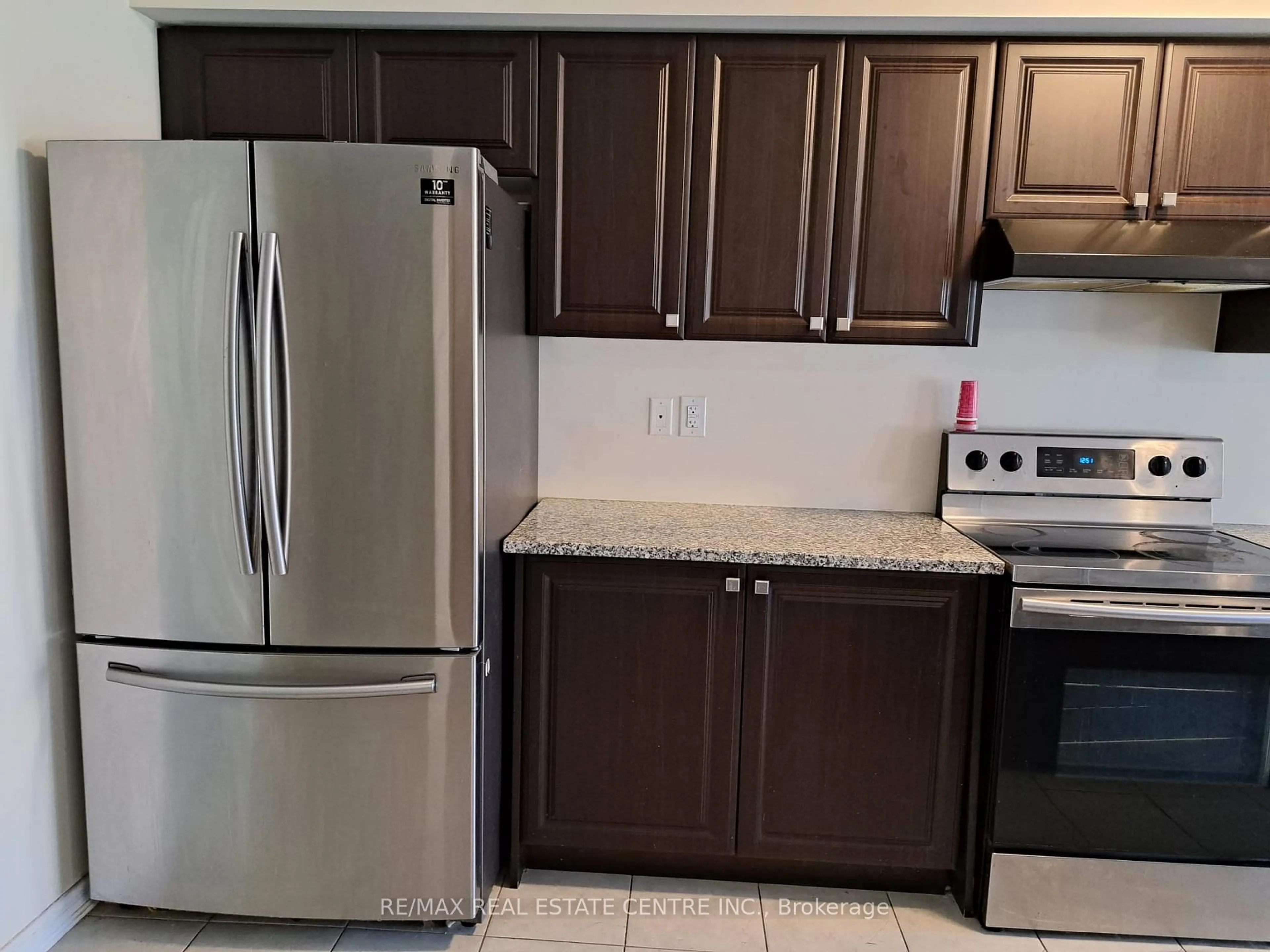 Standard kitchen, unknown for 300 Bedrock Rd, Hamilton Ontario L8J 0M4