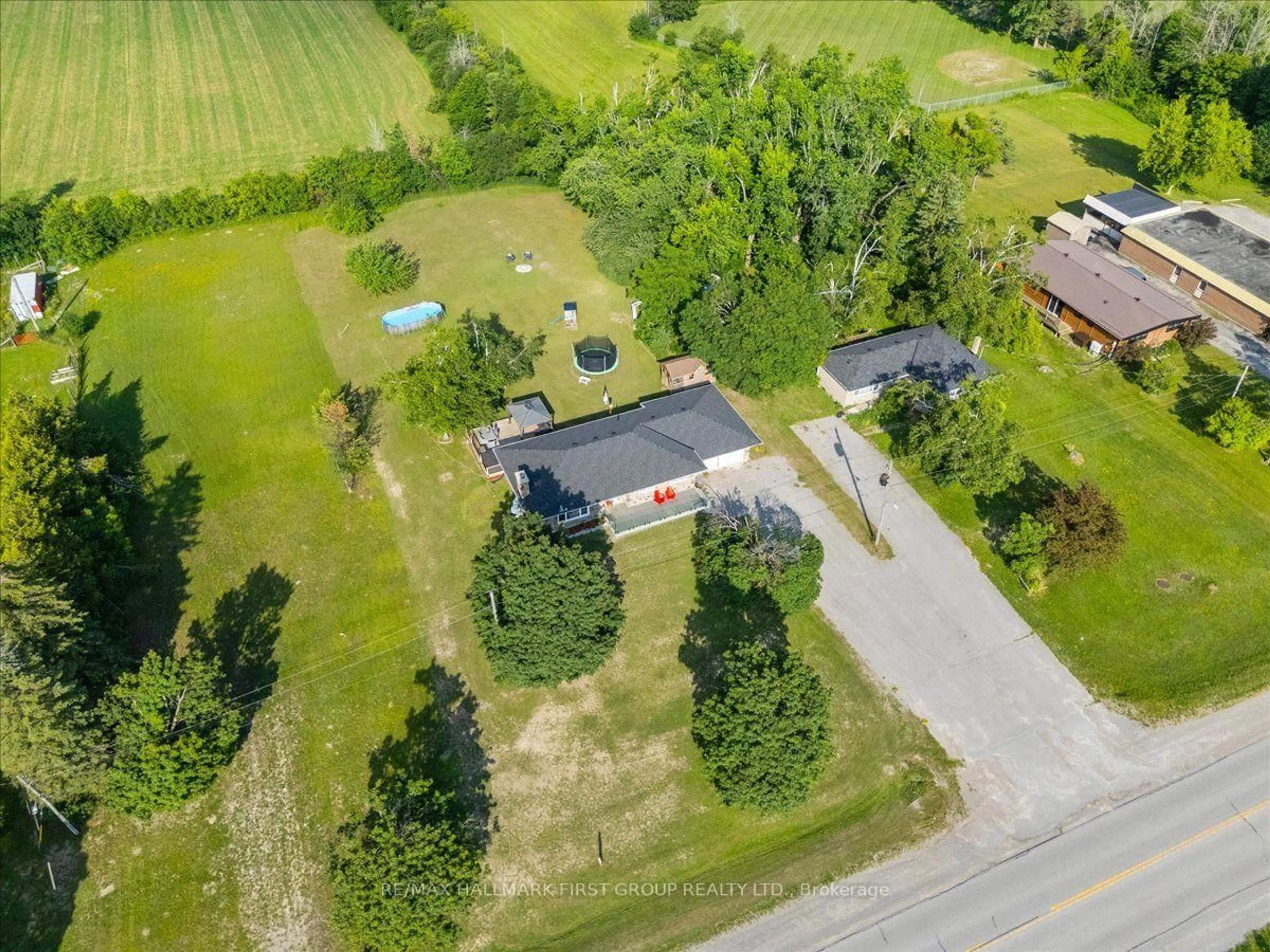 A pic from outside/outdoor area/front of a property/back of a property/a pic from drone, street for 121 Nappadale St, Kawartha Lakes Ontario K0M 2T0