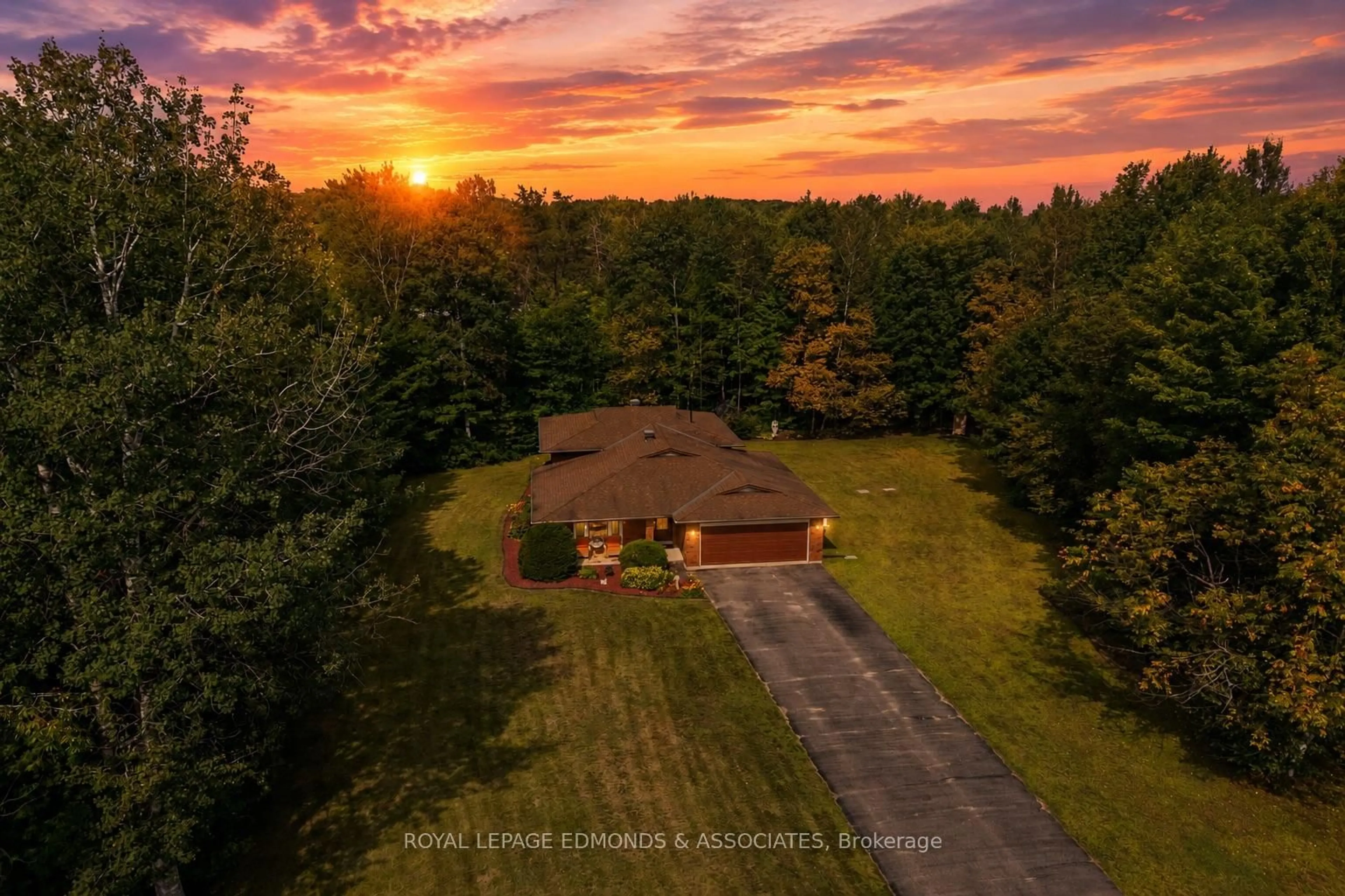 A pic from outside/outdoor area/front of a property/back of a property/a pic from drone, unknown for 20 Mueller Cres, Petawawa Ontario K8H 3E9