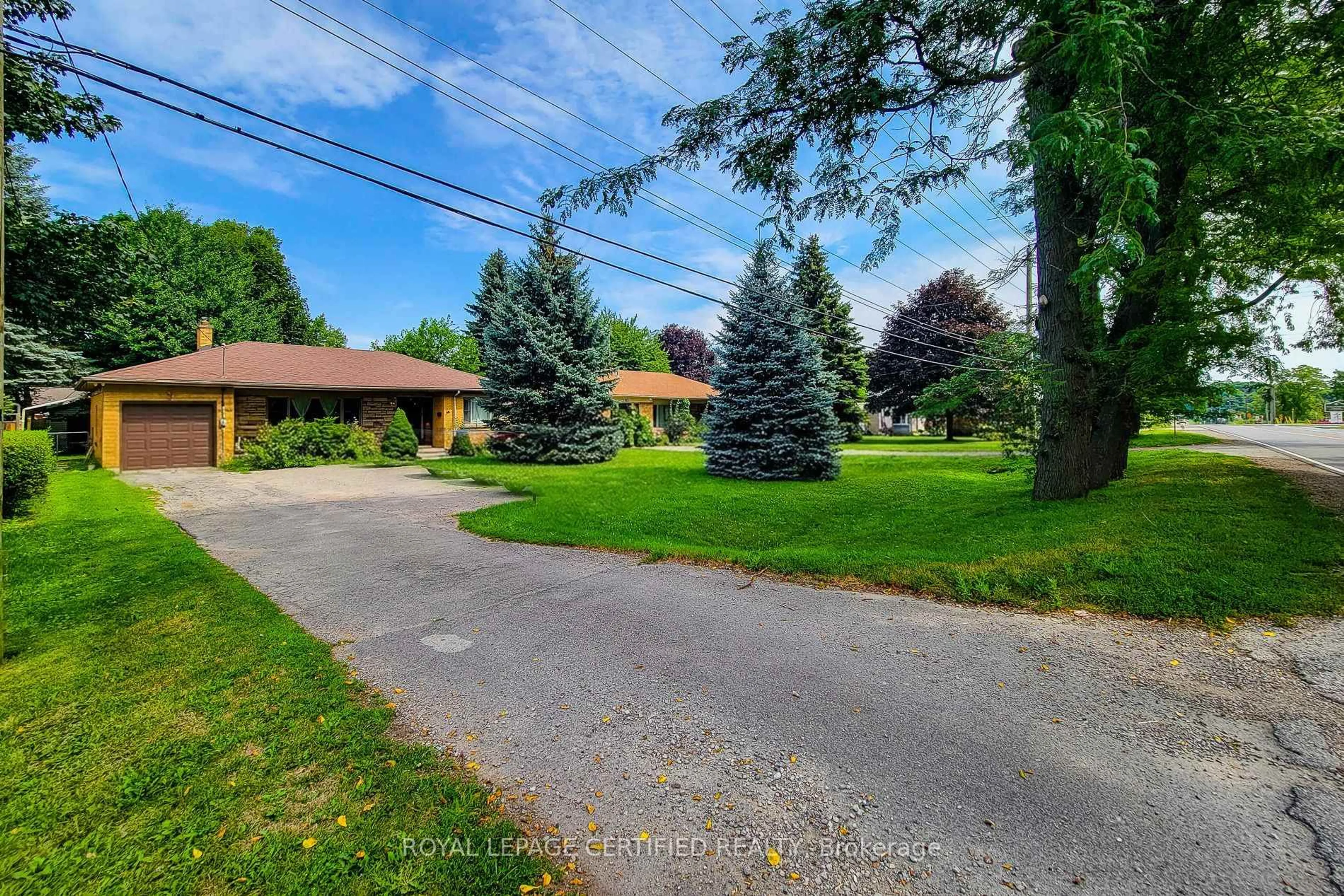 A pic from outside/outdoor area/front of a property/back of a property/a pic from drone, street for 55 Garner Rd, Hamilton Ontario L9G 2J5