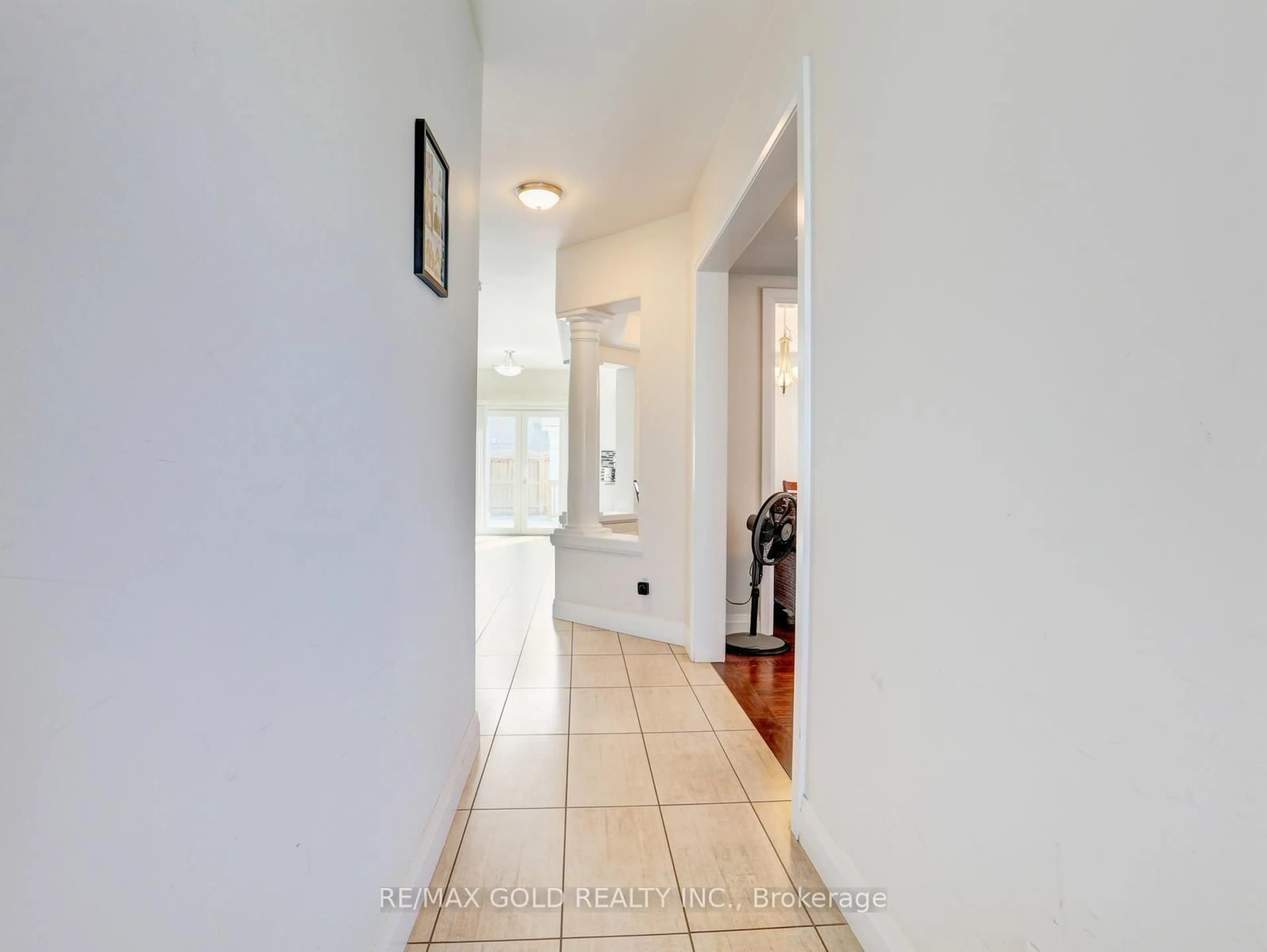 Indoor entryway for 812 Halifax Rd, Woodstock Ontario N4T 0C6