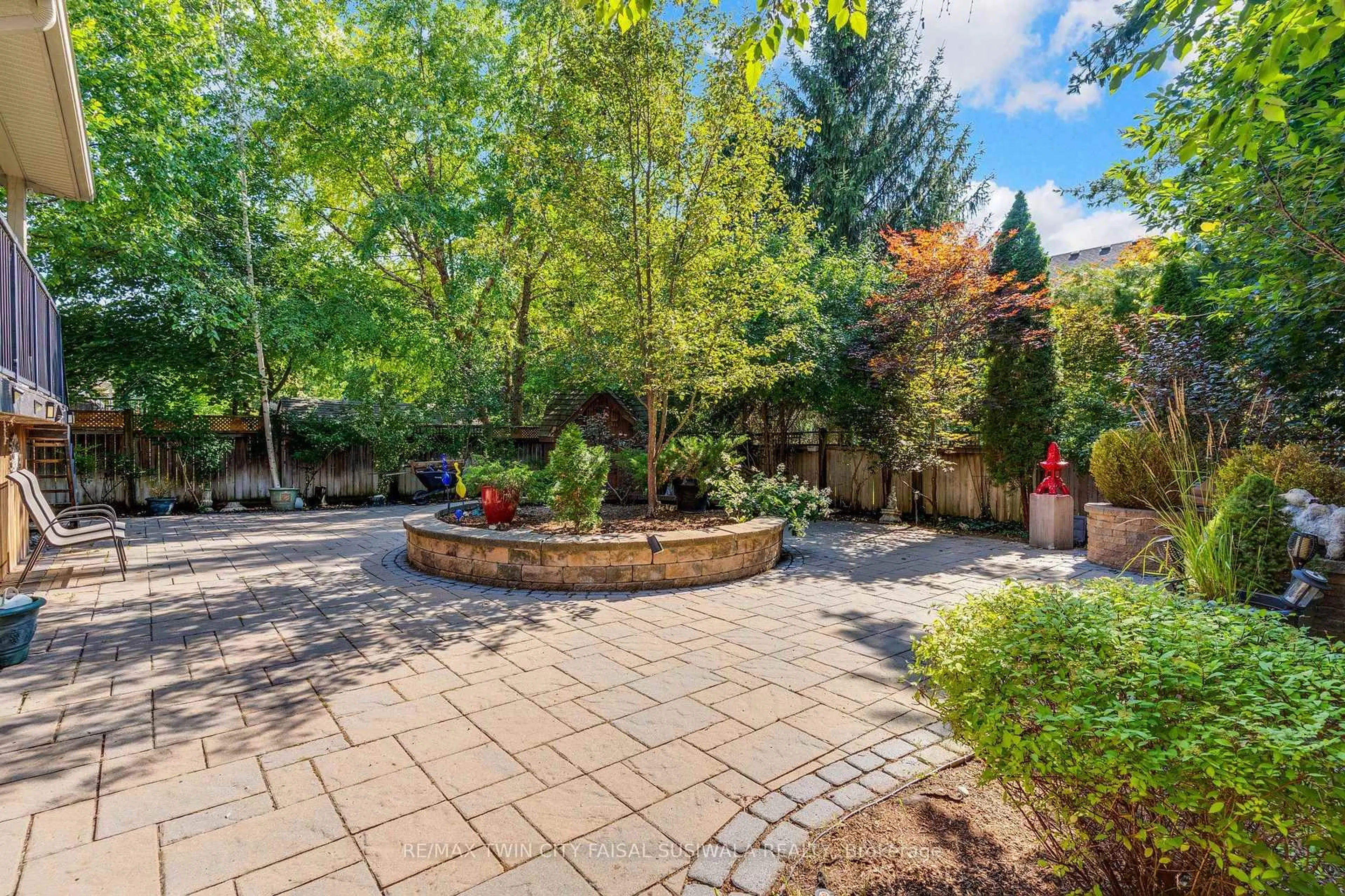 Patio, unknown for 32 Pennsylvania Cres, Kitchener Ontario N2P 2S5