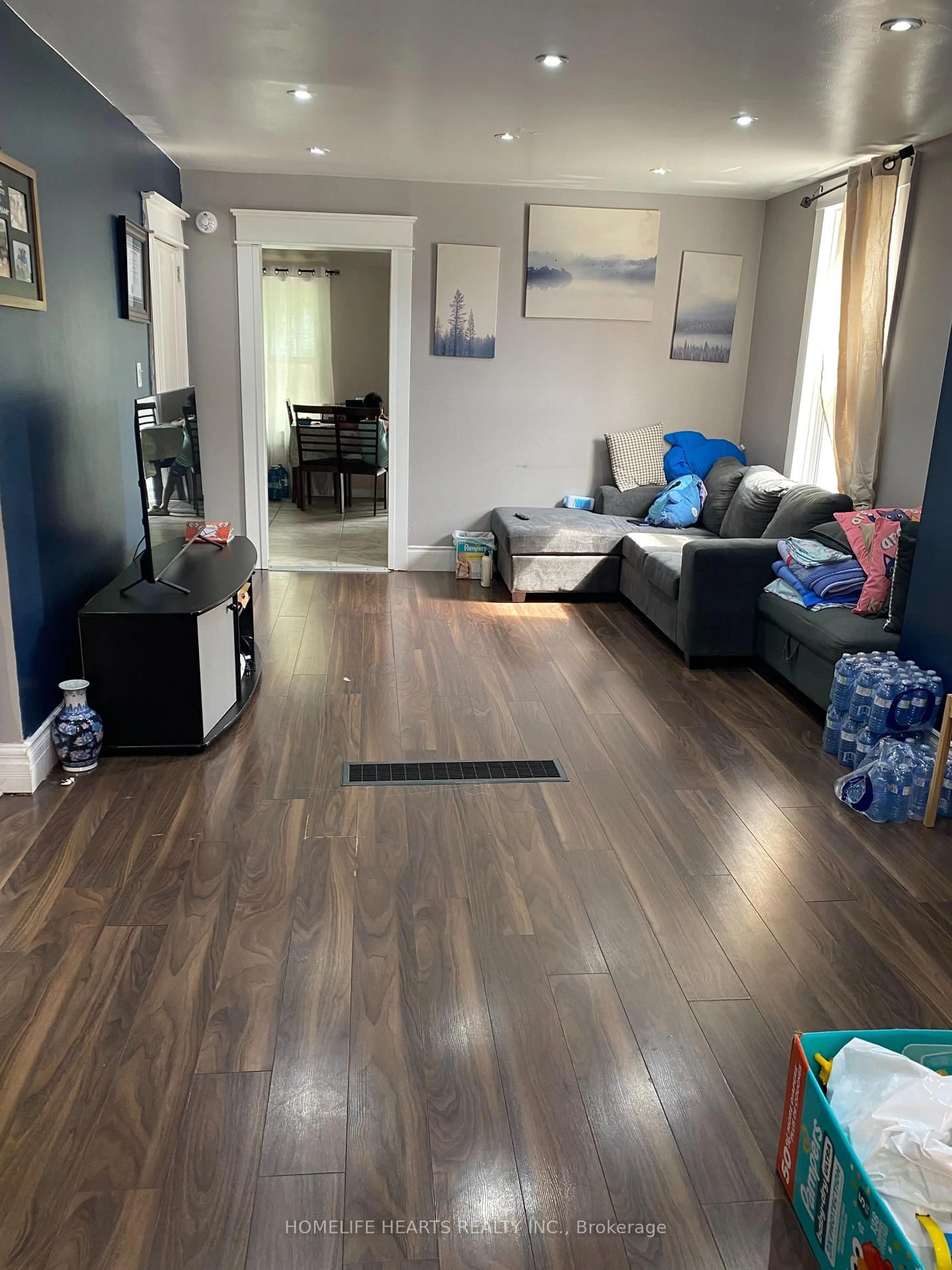 A pic of a room for 99 Shaw St, Hamilton Ontario L8L 3P4