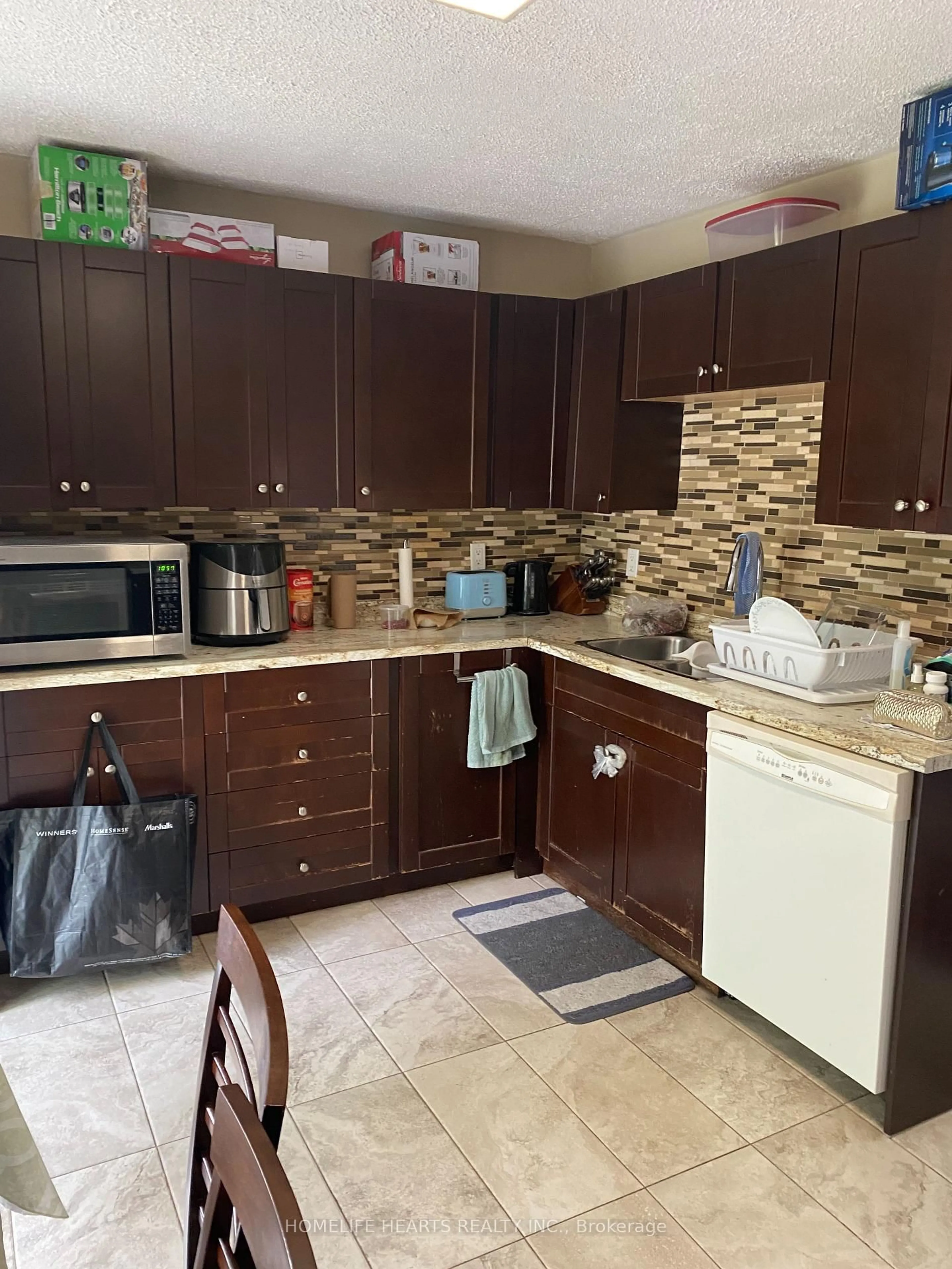 Standard kitchen, unknown for 99 Shaw St, Hamilton Ontario L8L 3P4