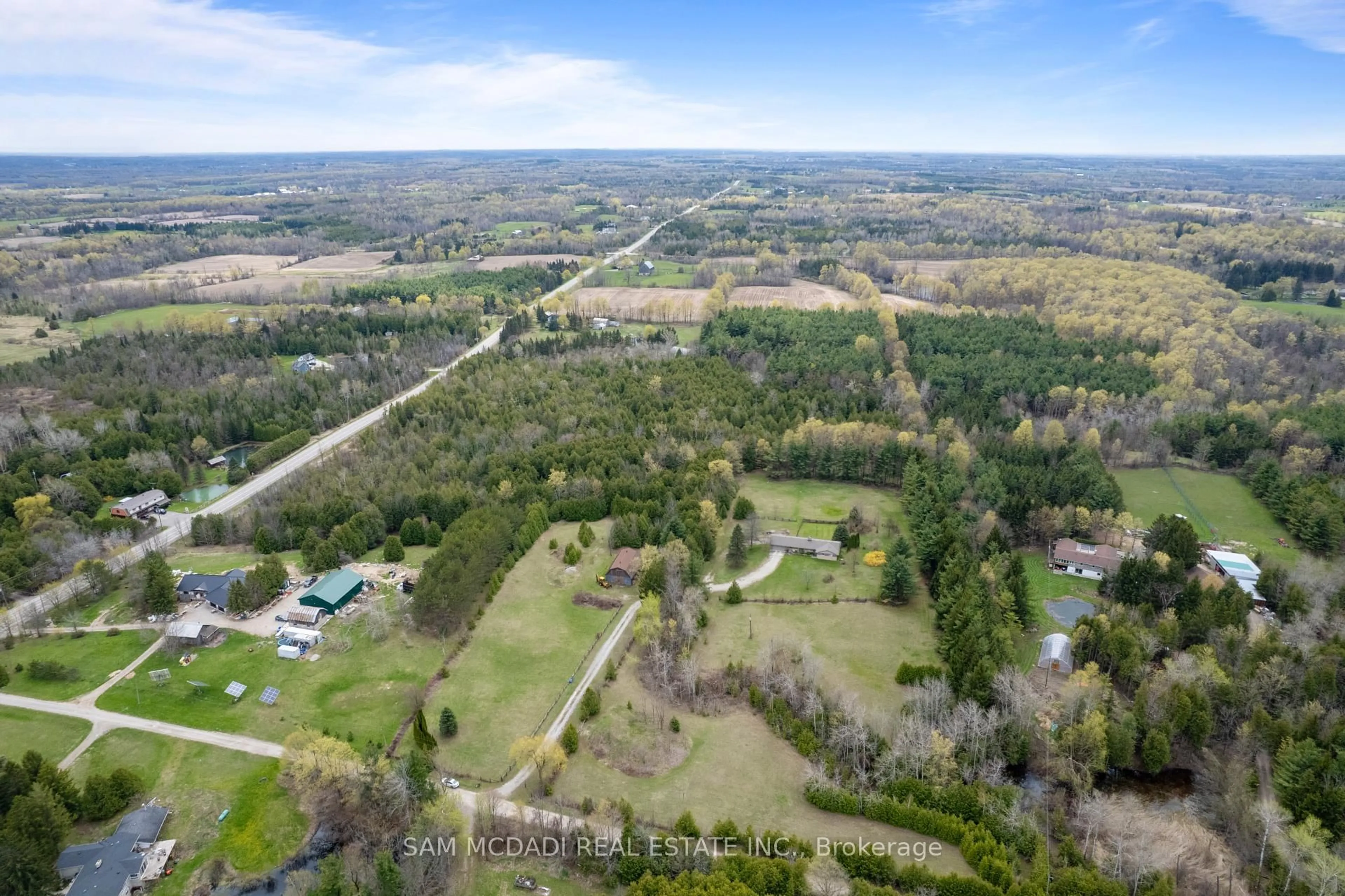 A pic from outside/outdoor area/front of a property/back of a property/a pic from drone, unknown for 5114 Allan Path, Erin Ontario N0B 1H0