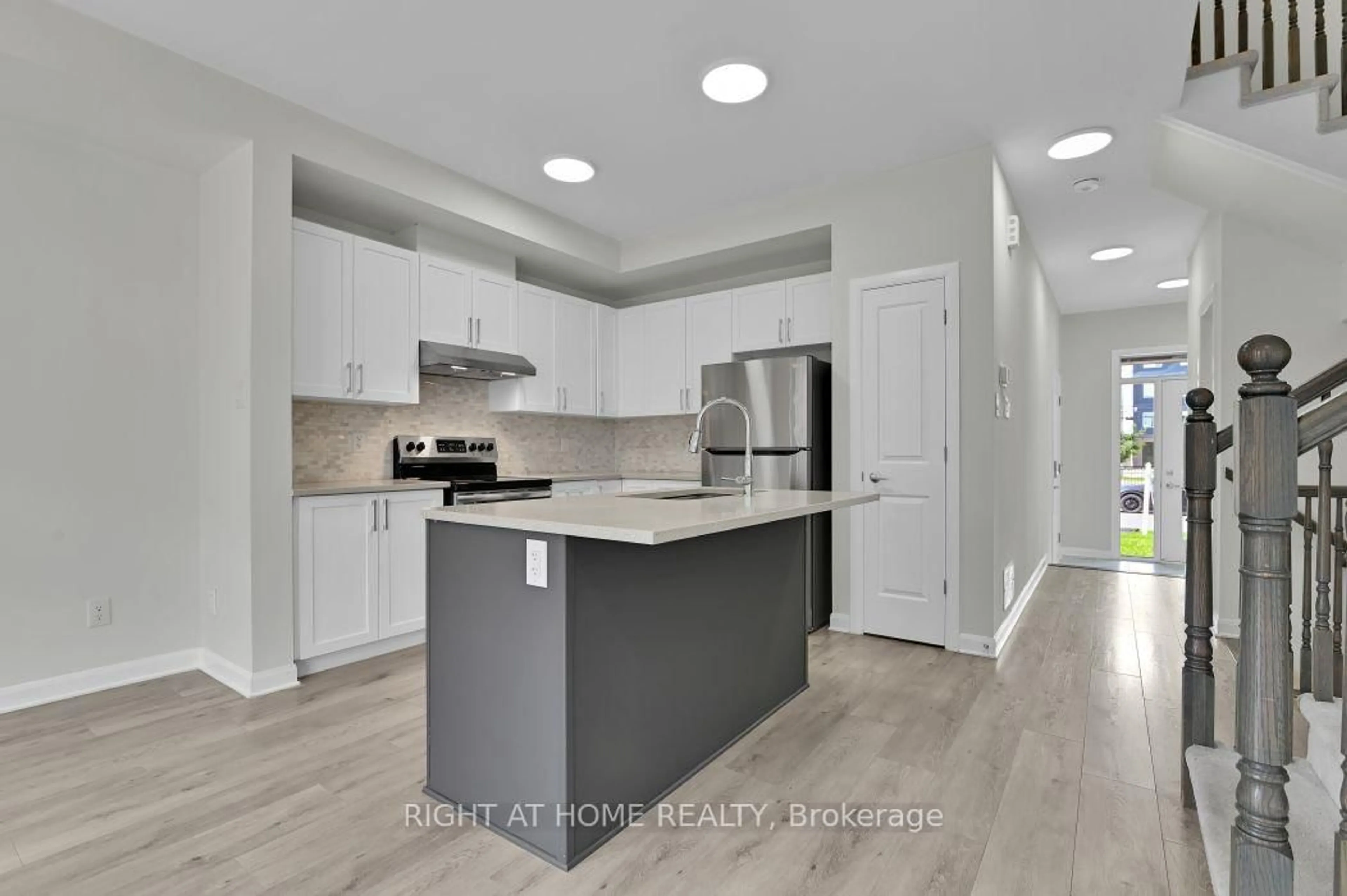 Open concept kitchen, unknown for 637 Prominence Way, Orleans Ontario K4A 5K7