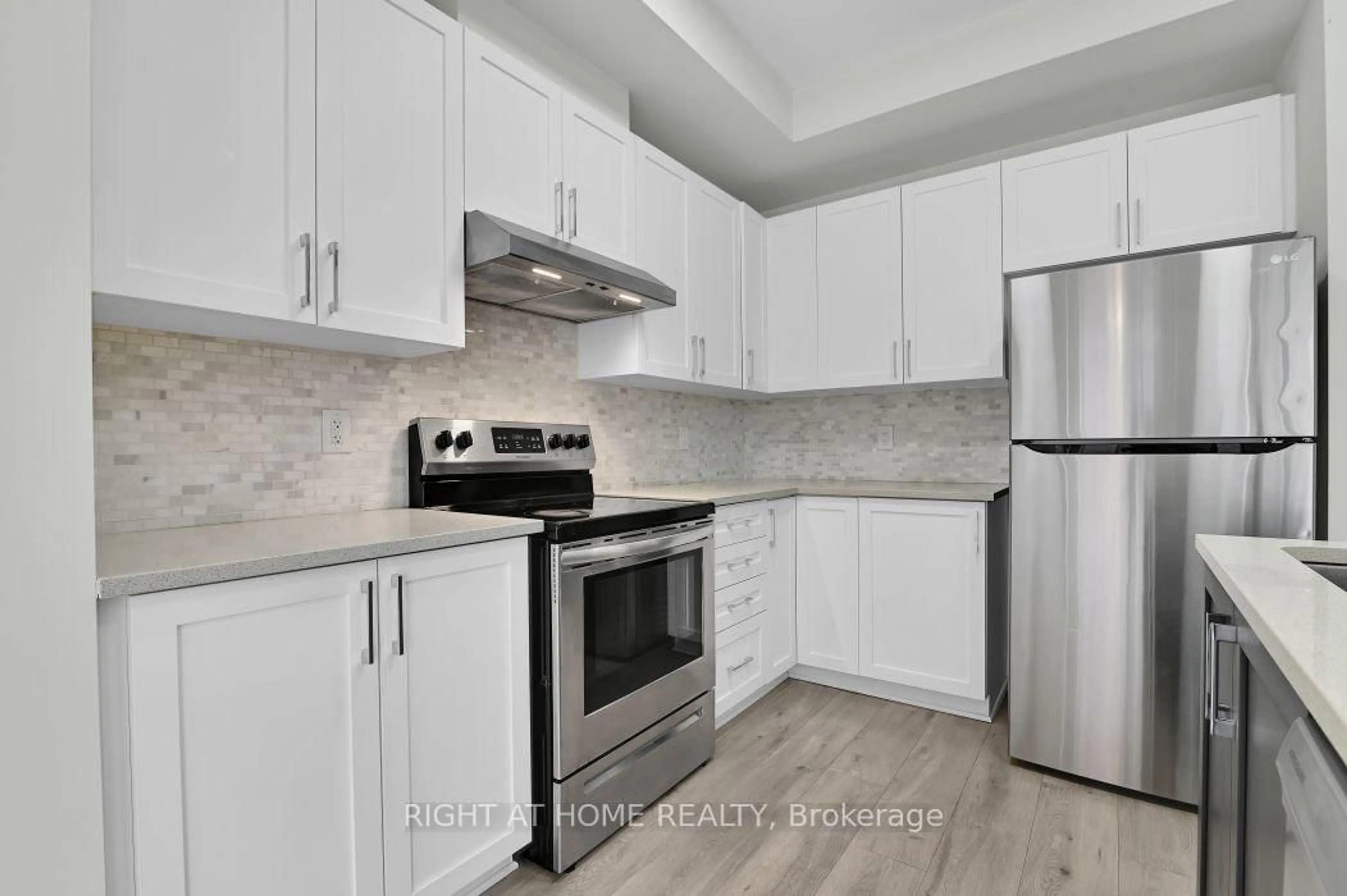 Standard kitchen, unknown for 637 Prominence Way, Orleans Ontario K4A 5K7