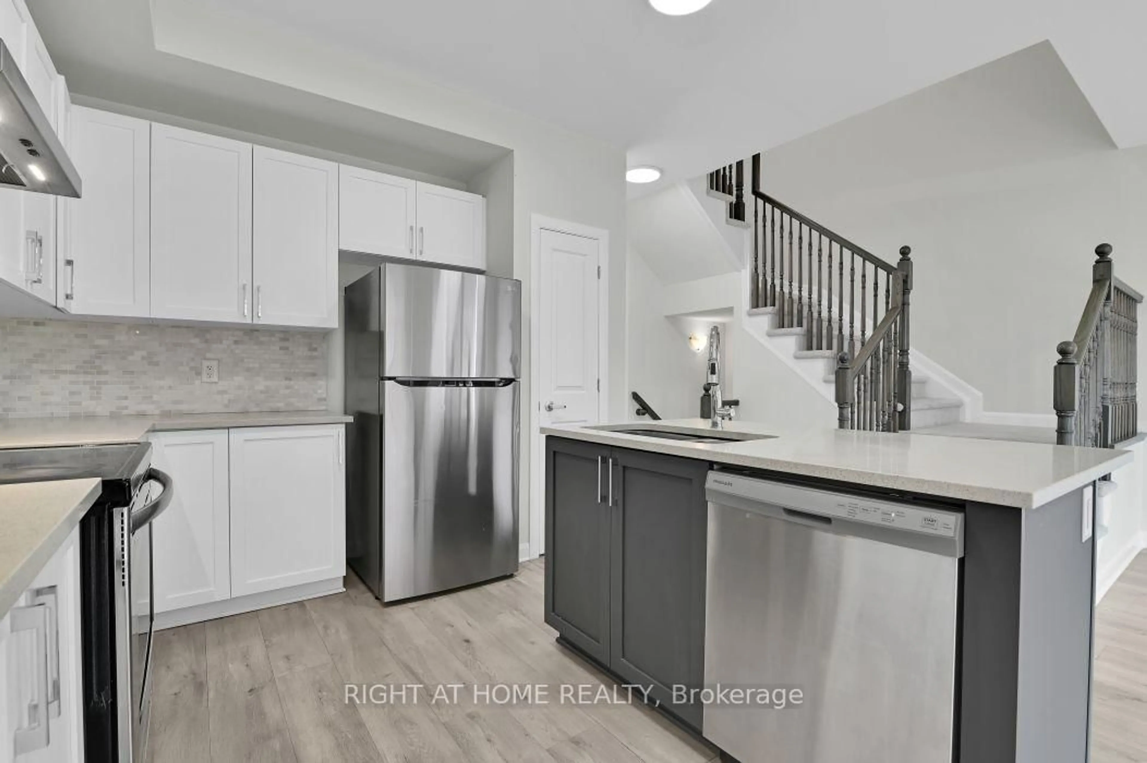 Open concept kitchen, unknown for 637 Prominence Way, Orleans Ontario K4A 5K7