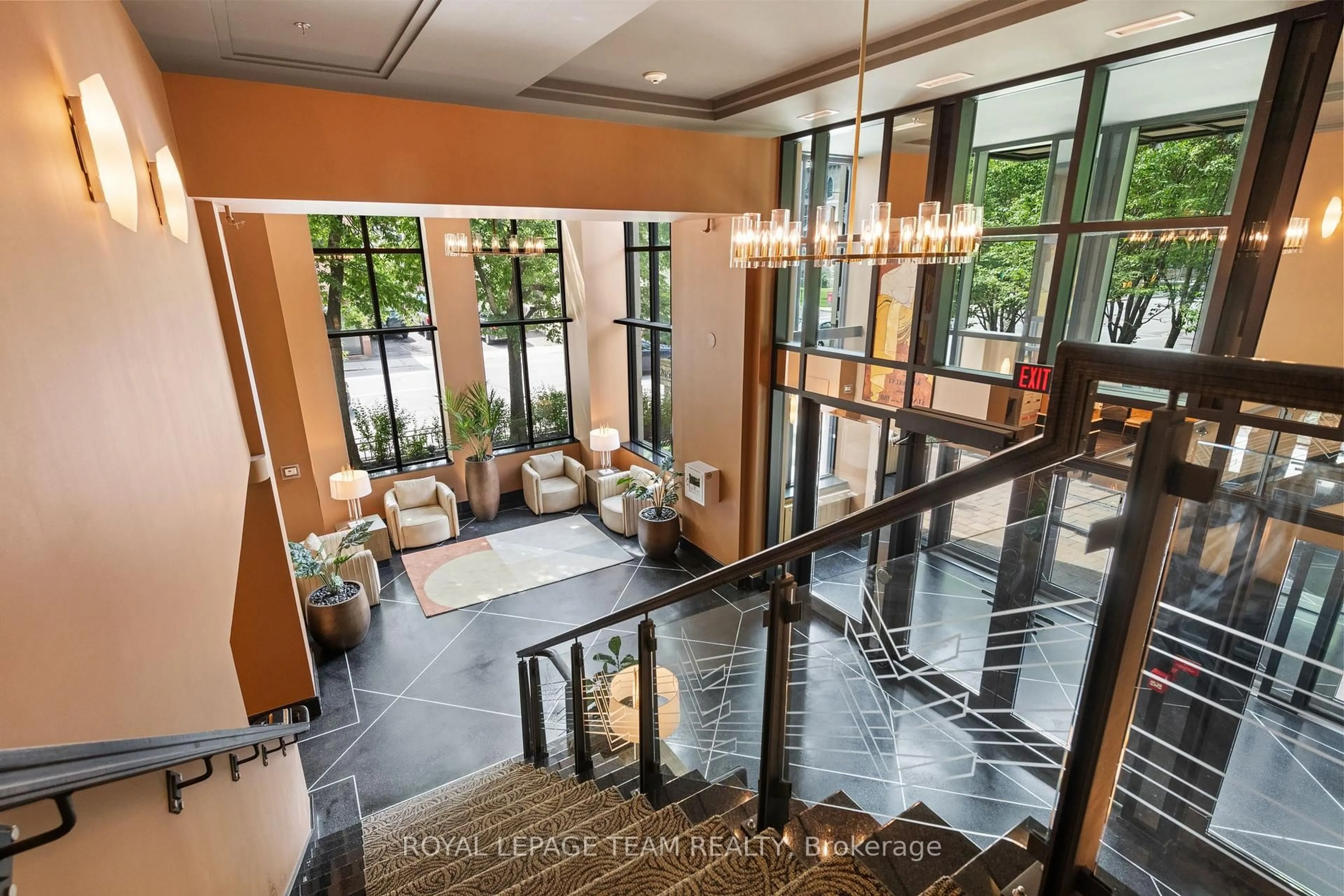 Indoor foyer for 245 Kent St #1003, Ottawa Ontario K2P 0A5