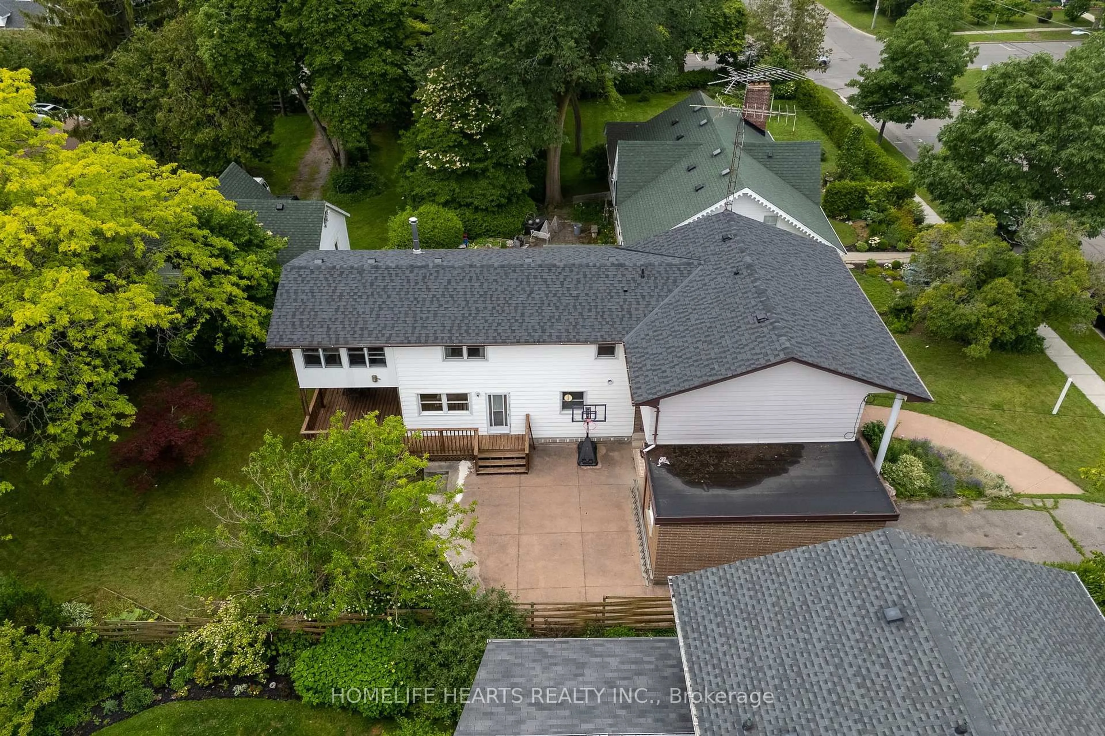A pic from outside/outdoor area/front of a property/back of a property/a pic from drone, street for 227 Queen St, Cobourg Ontario K9A 1N4