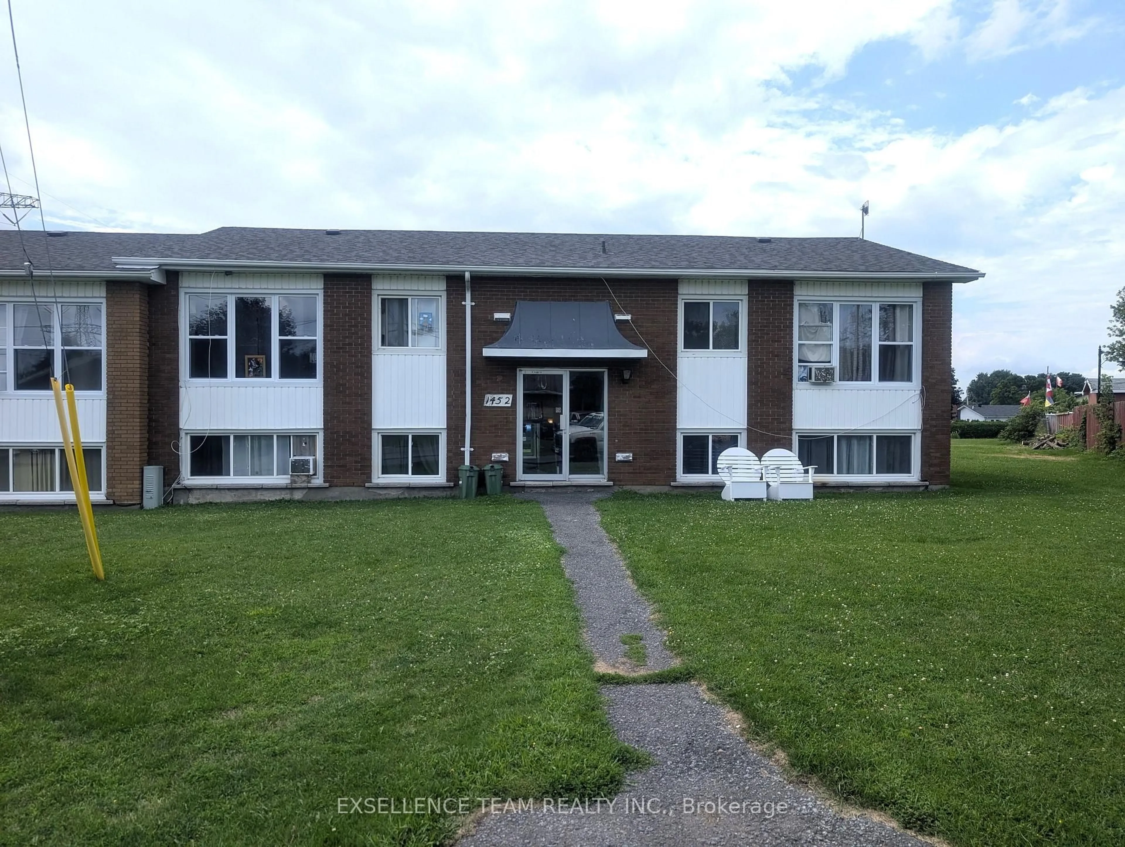 A pic from outside/outdoor area/front of a property/back of a property/a pic from drone, building for 1452 St Michel Ave, Cornwall Ontario K6H 3M8