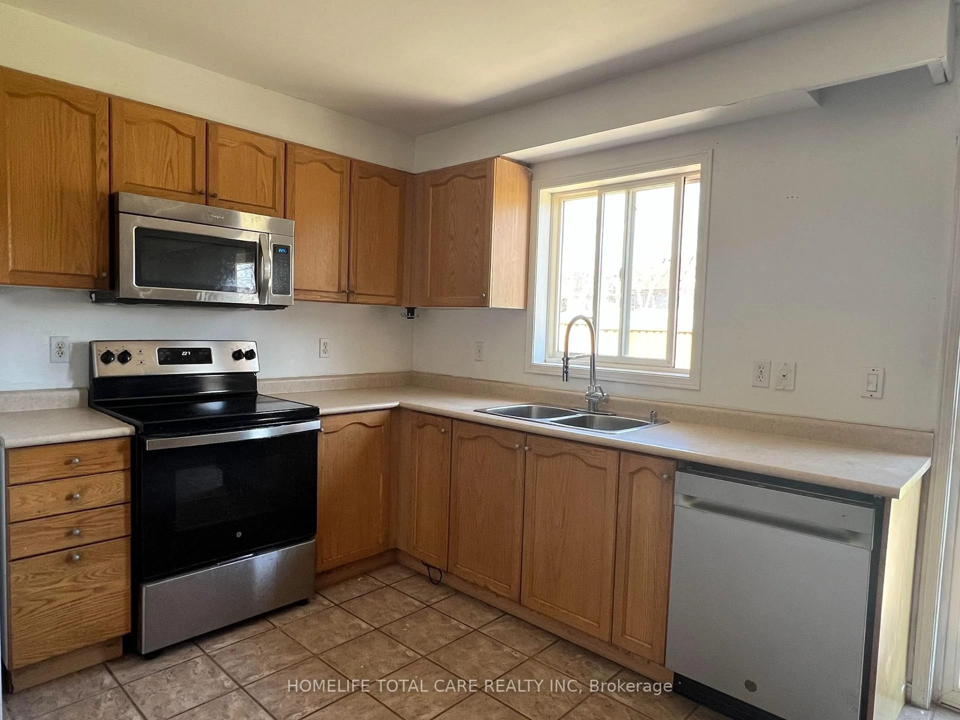 Standard kitchen, unknown for 17 Stowe Terr, Brantford Ontario N3T 6P4
