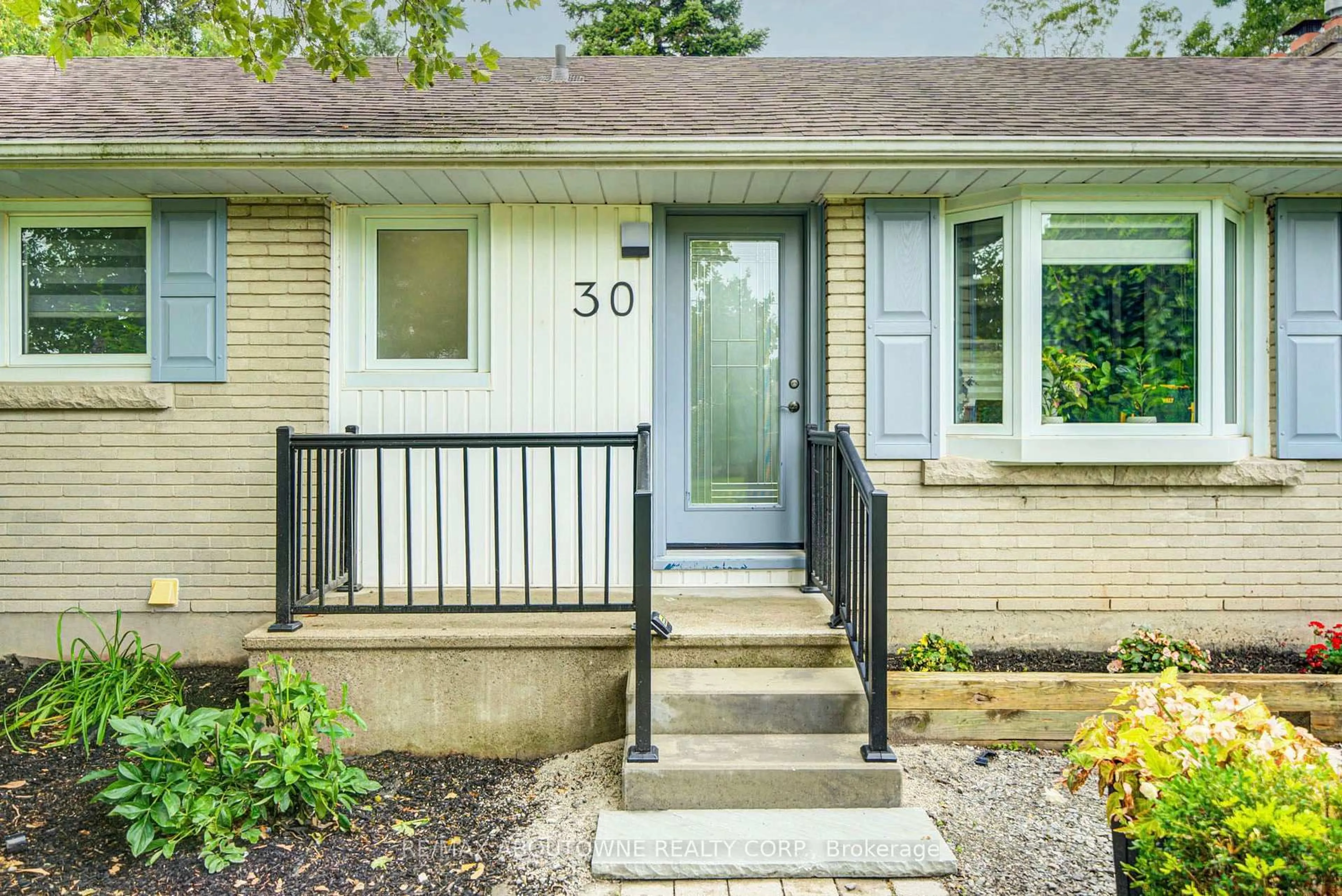 Unknown for 30 Dale Ave, Hamilton Ontario L8G 3L9