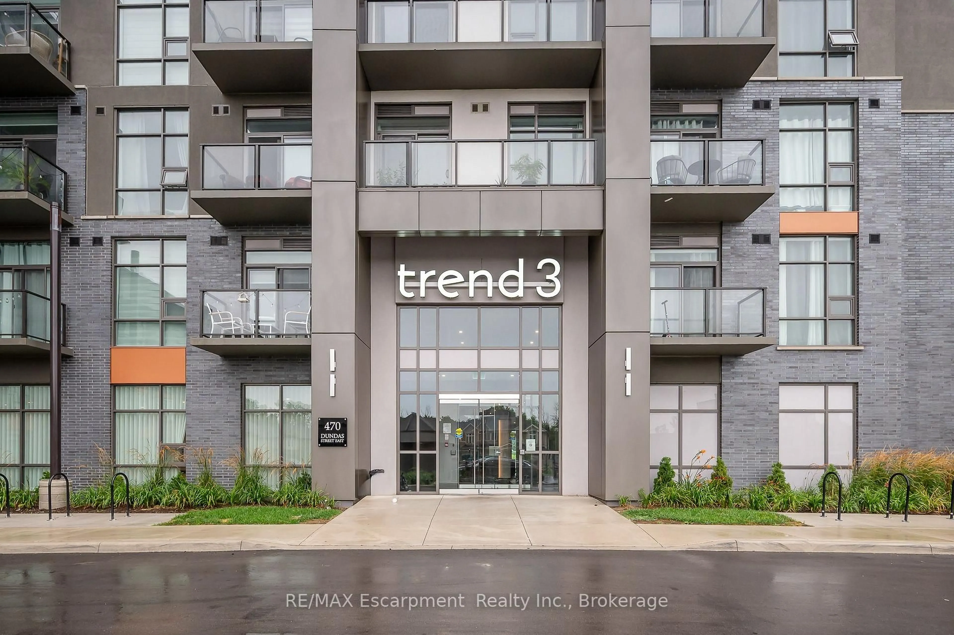 Indoor entryway for 470 Dundas St #309, Hamilton Ontario L8B 2A6