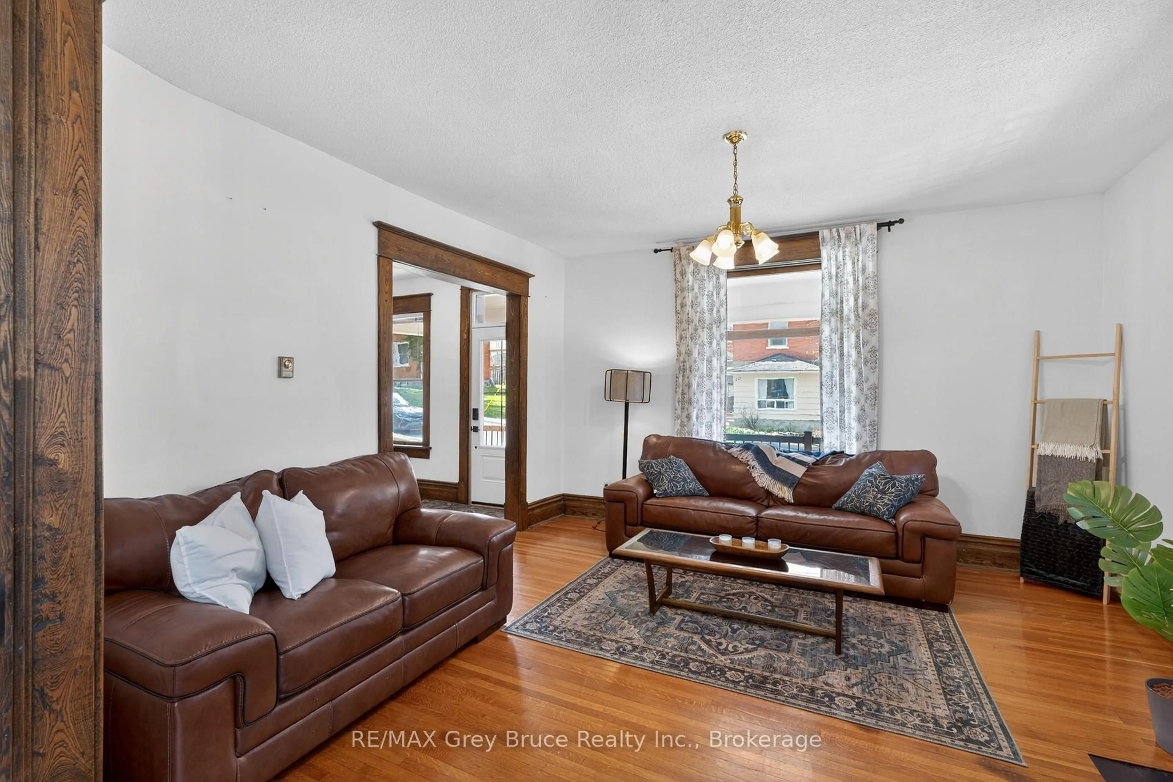 Living room with furniture, unknown for 131 2ND SW Ave, Arran-Elderslie Ontario N0G 1L0