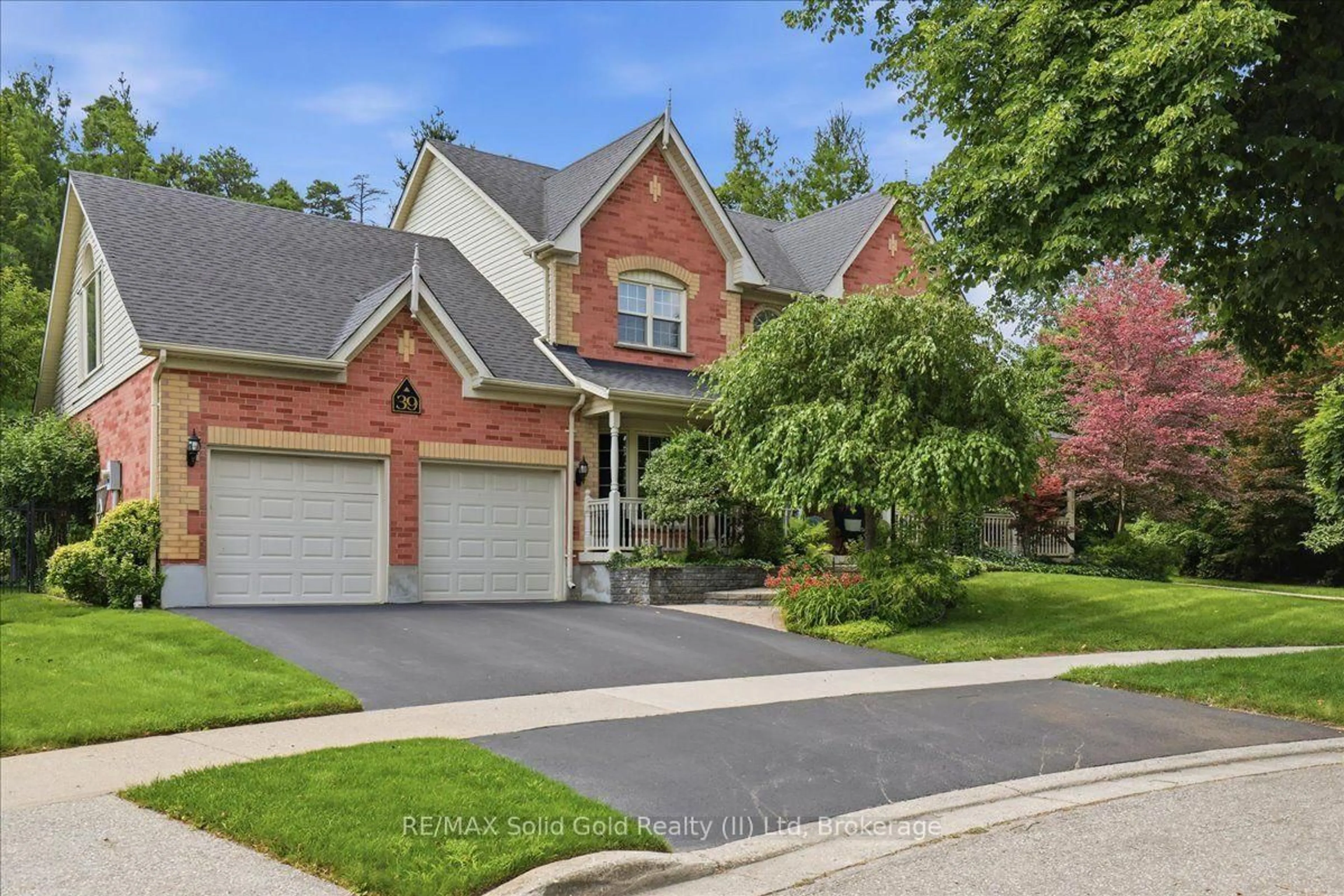 Home with brick exterior material, street for 39 Everwood Ru, Kitchener Ontario N2P 2B1