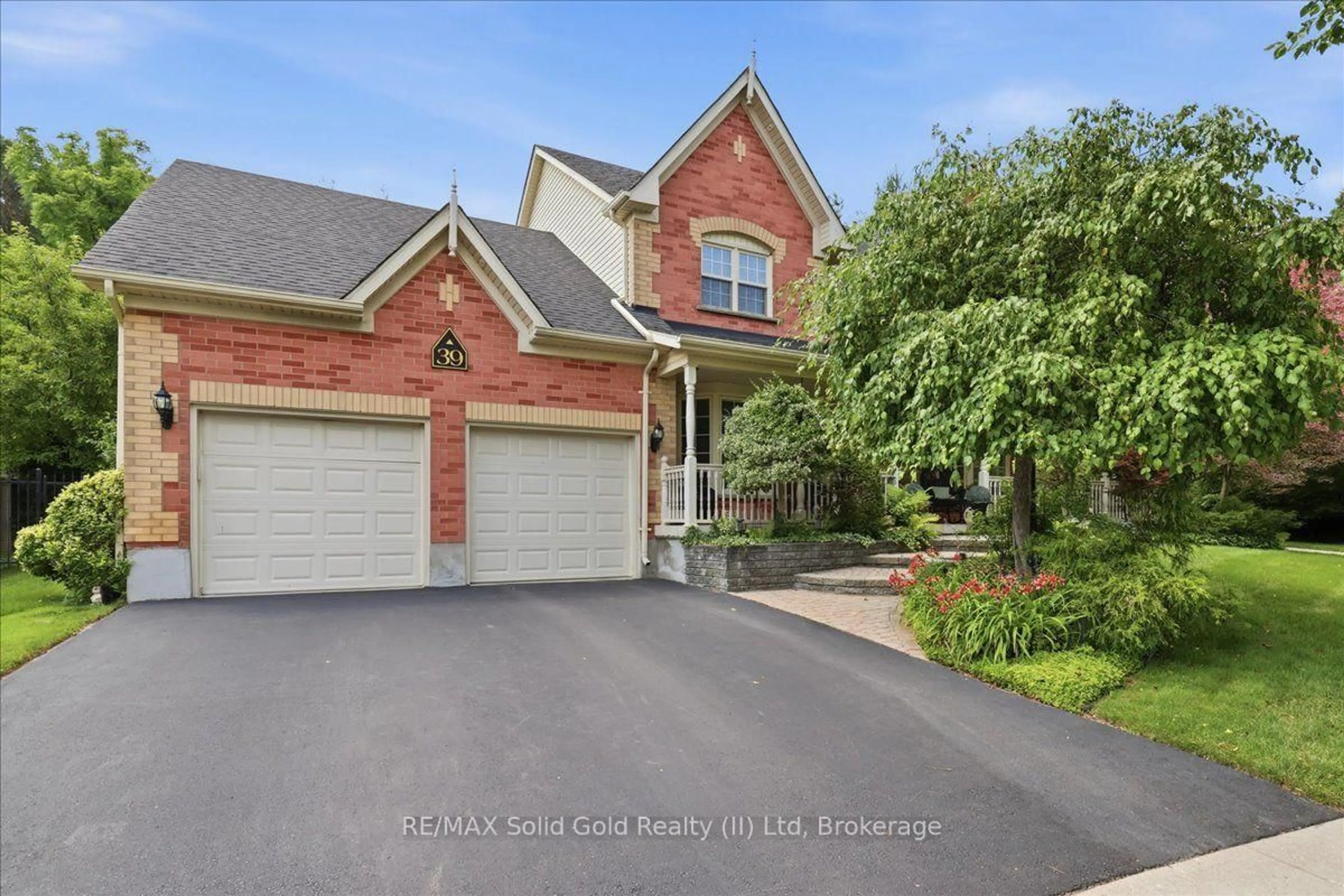 Home with brick exterior material, street for 39 Everwood Ru, Kitchener Ontario N2P 2B1