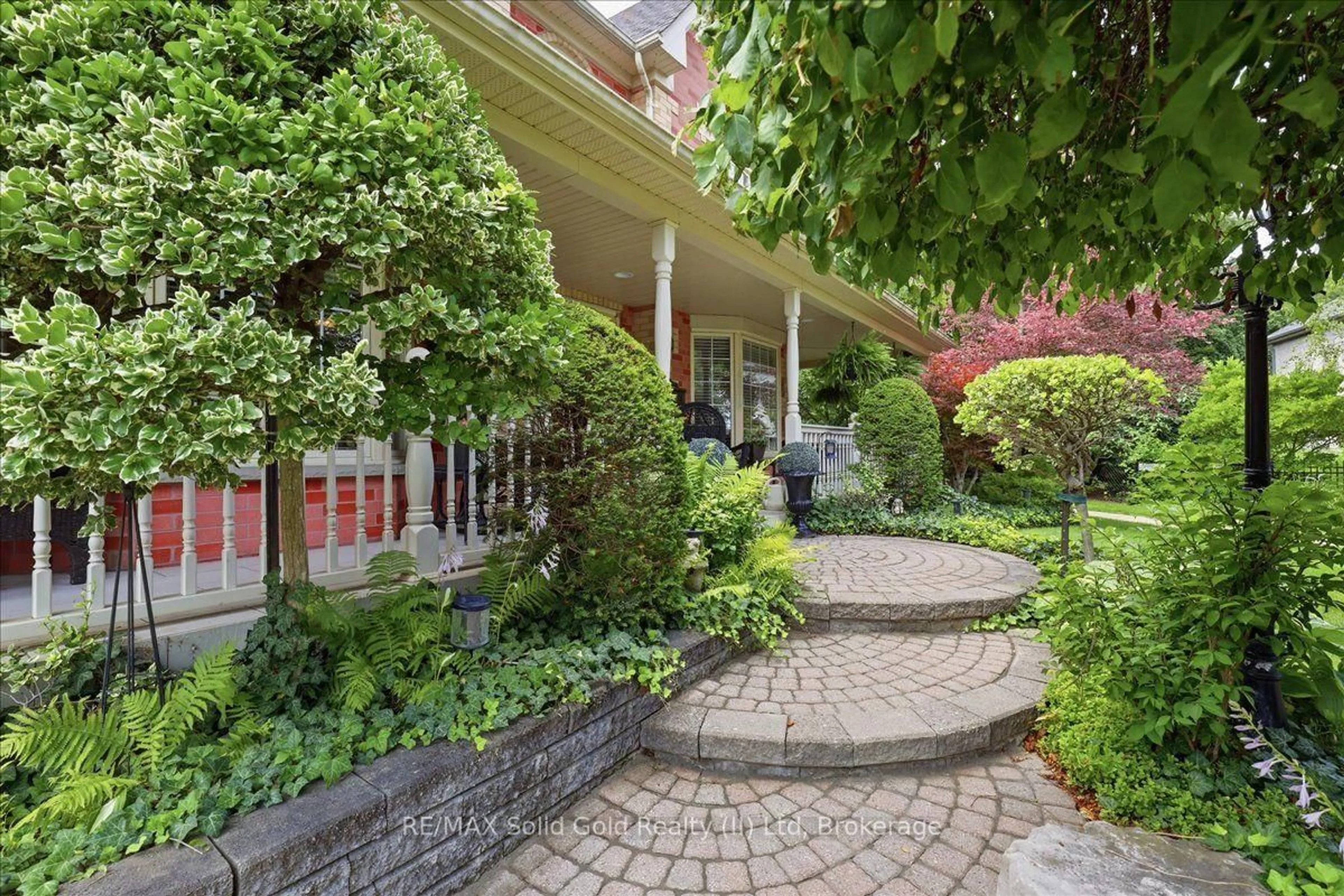 Patio, street for 39 Everwood Ru, Kitchener Ontario N2P 2B1